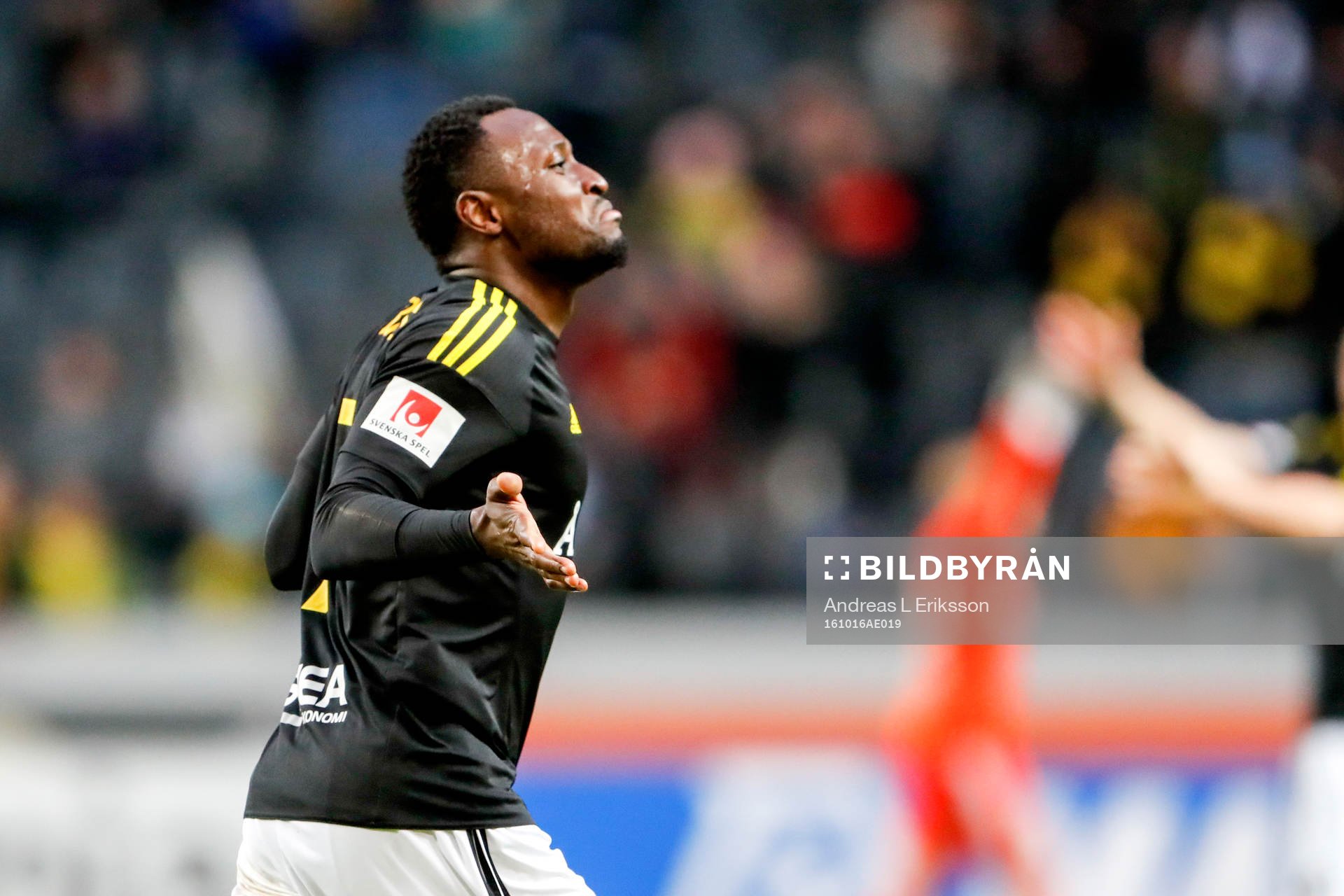 s Chinedu Ogbuke Obasi jublar