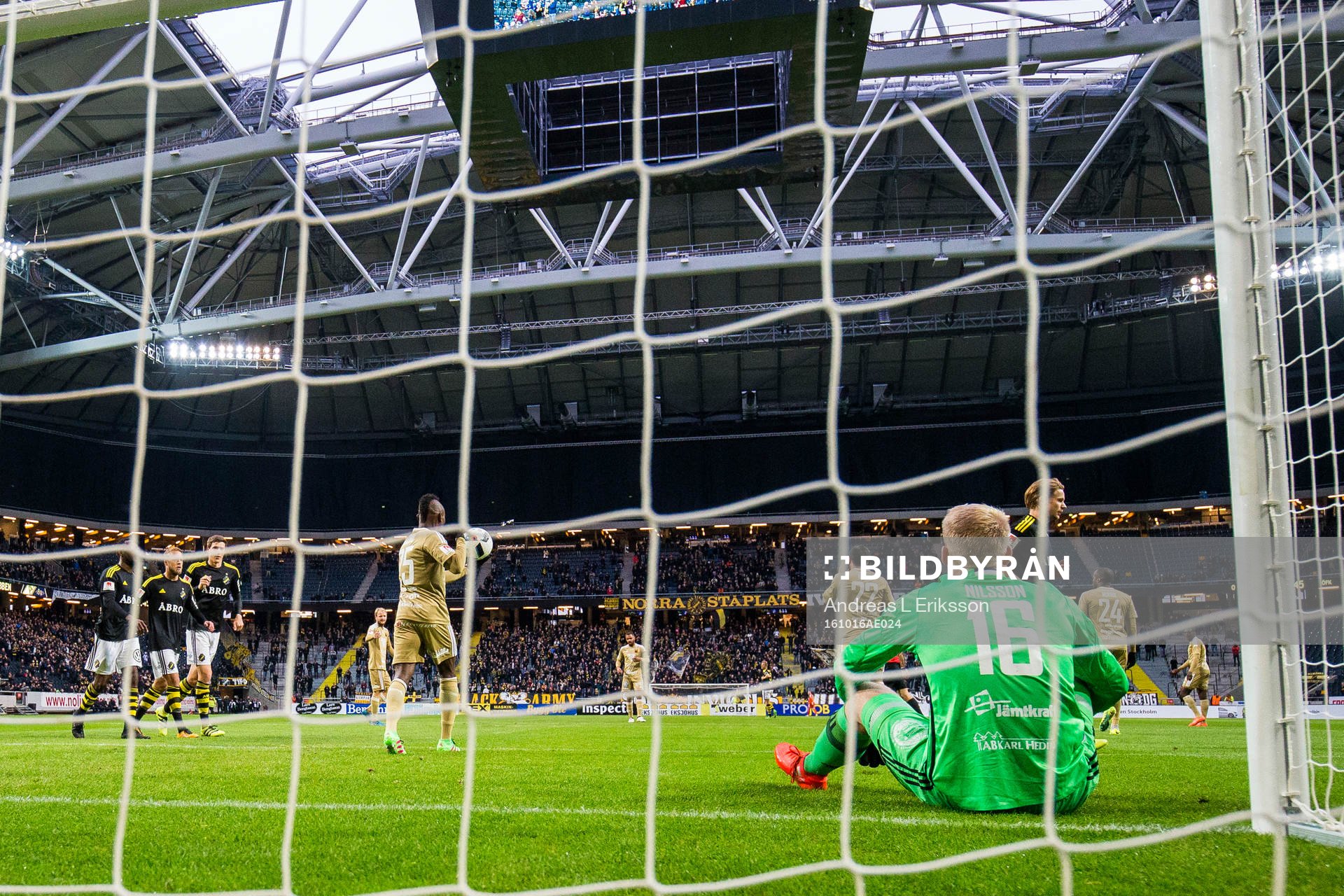 Östersunds målvakt Hampus Nilsson deppar