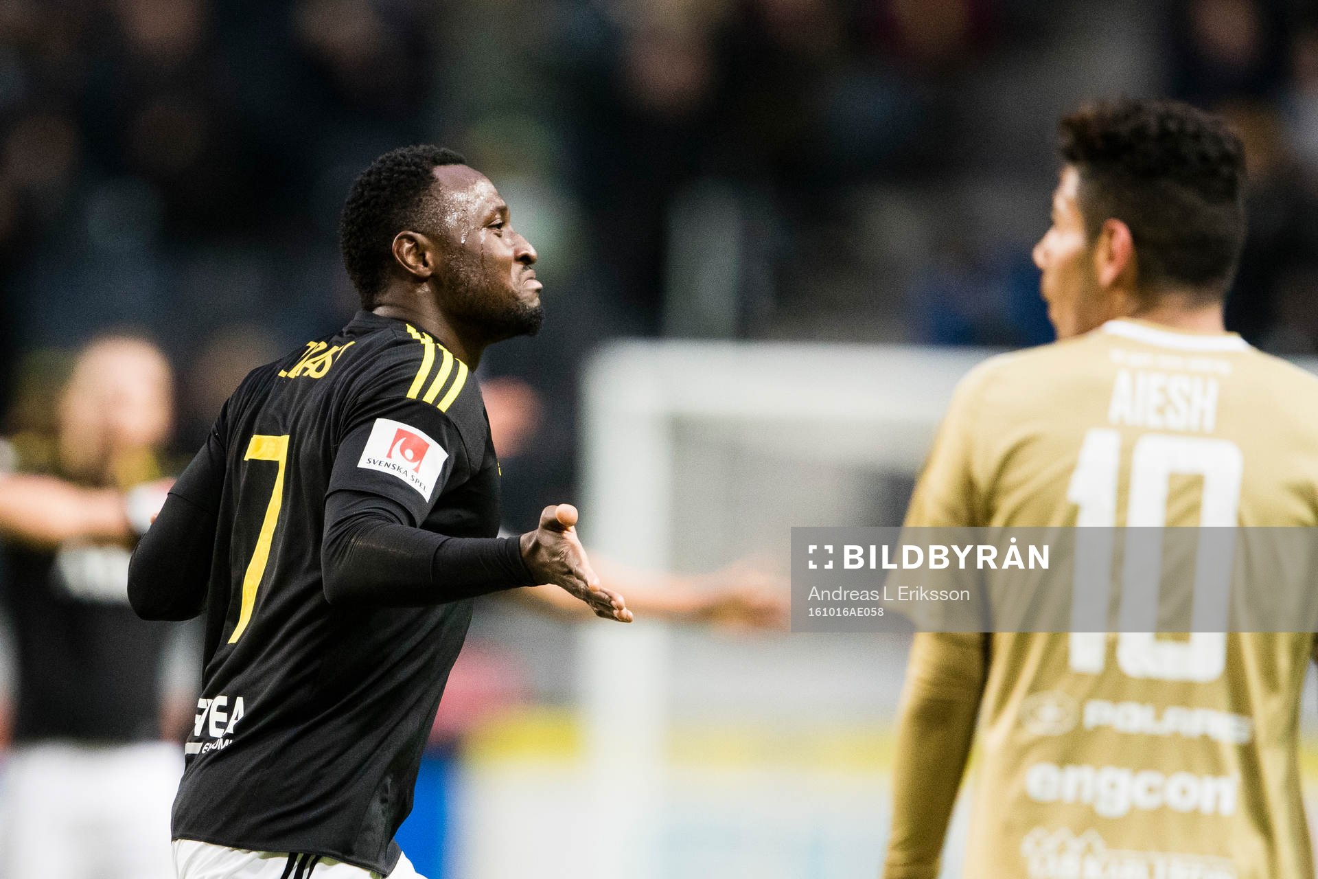 s Chinedu Ogbuke Obasi jublar