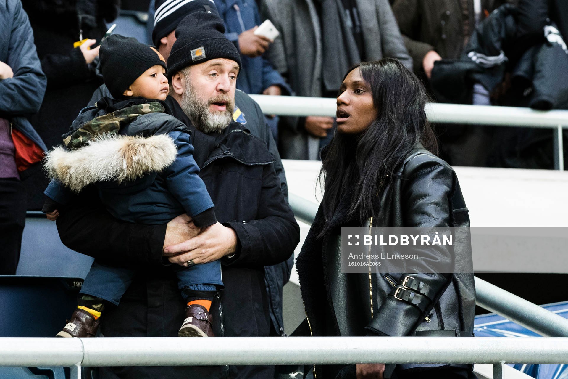 s sportchef Björn Wesström med familj på läktaren innan