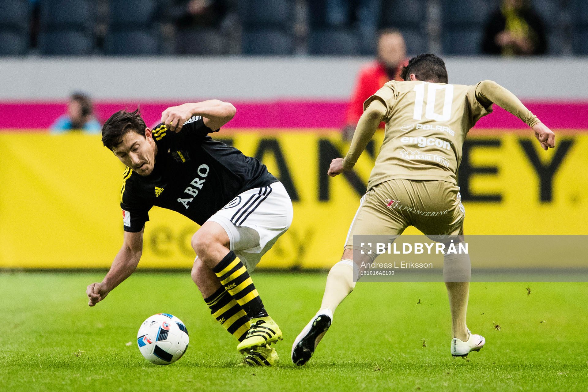 s Stefan Ishizaki och Östersunds Hosam Aiesh
