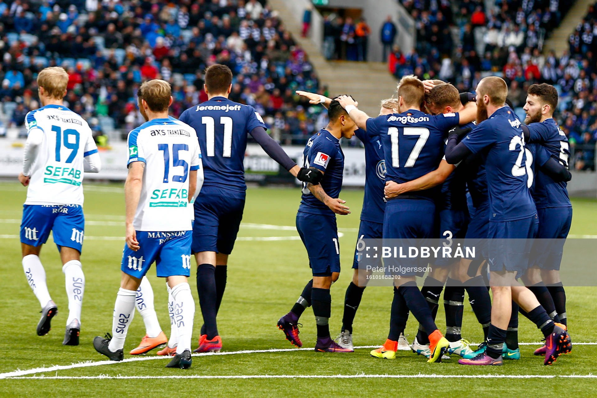 Malmö FFs Kari Arnason jublar med lagkamrater