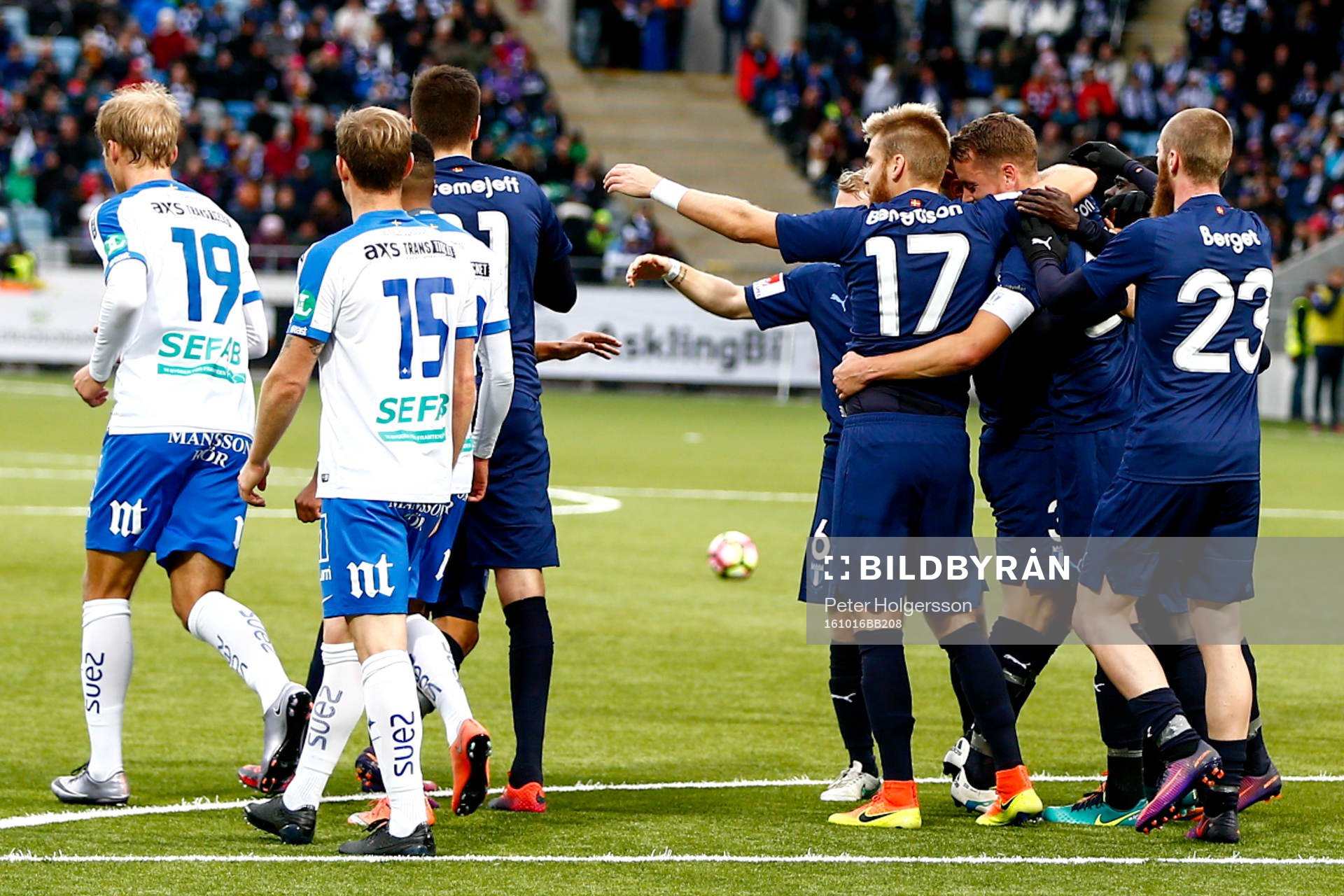 Malmö FFs Kari Arnason jublar med lagkamrater