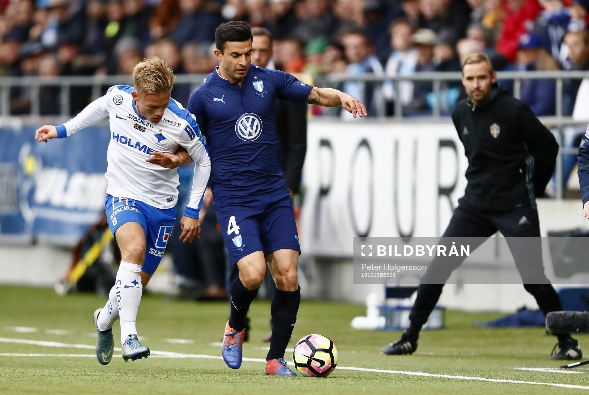 Norrköpings Nicklas Bärkroth och Malmö FFs Behrang Safari