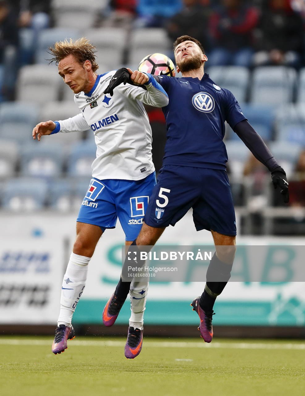 Norrköpings Linus Wahlqvist och Malmö FFs Erdal Rakip