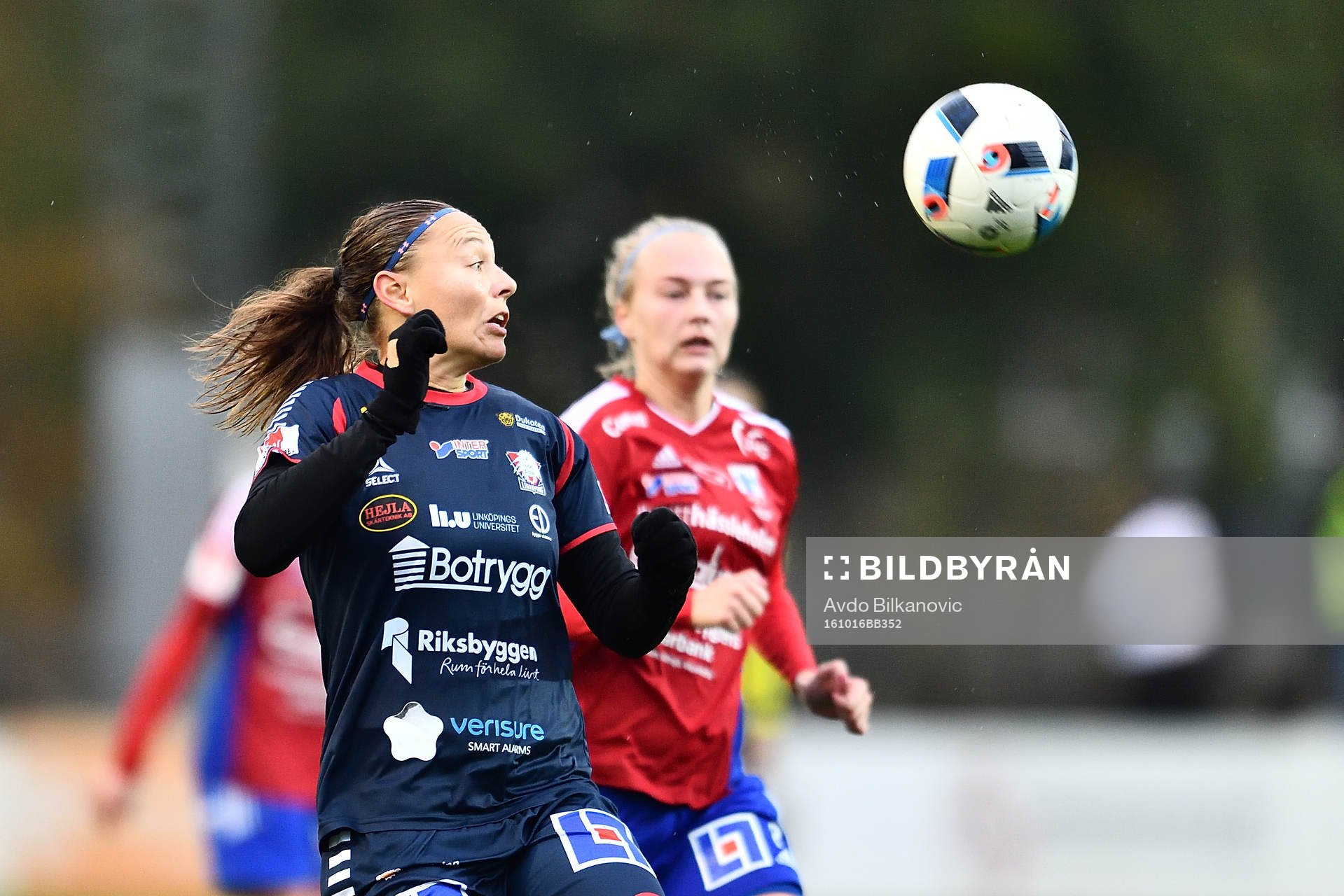Linköpings Mariann Gajhede Knudsen under fotbollsmatchen i Damallsvenskan mellan Vittsjö och Linköping den 16 oktober 2016 i Vittsjö.