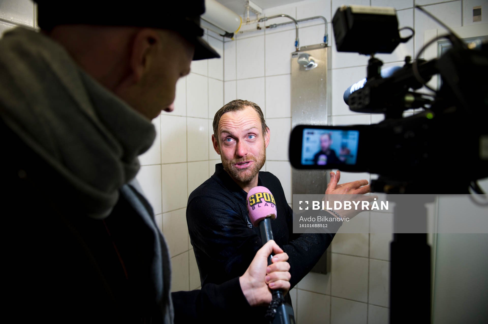 Linköping tränare Martin Sjögren blev duschad, jublar