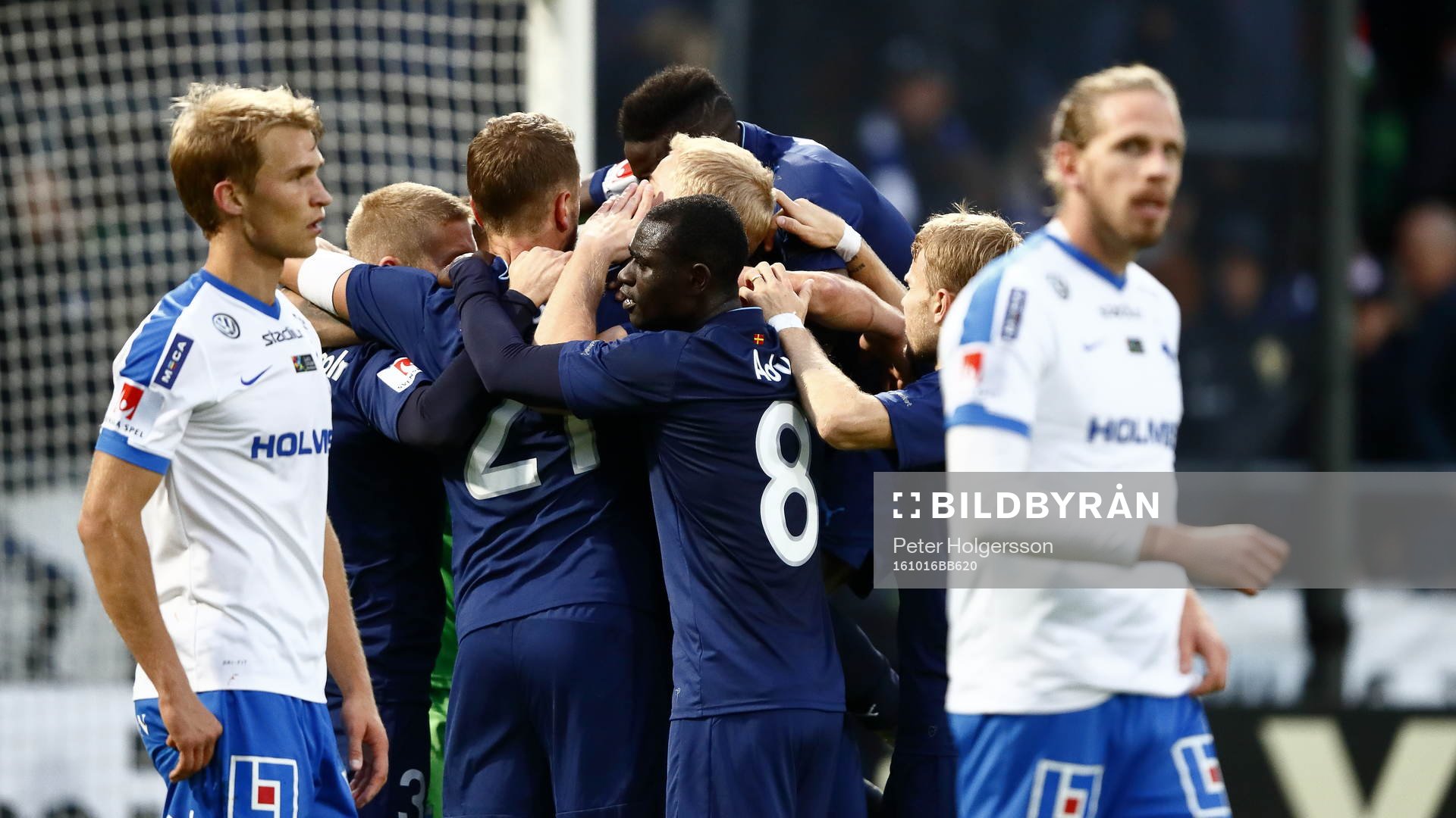 Malmö FFs spelare jublar och Norrköpings Sebastian