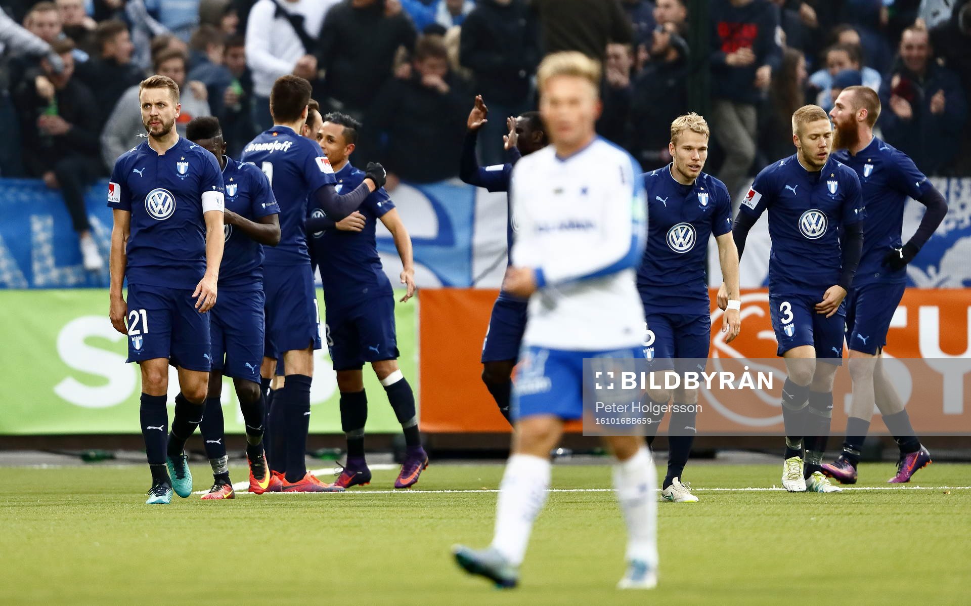 Malmö FFs jublar och Norrköpings Nicklas Bärkroth deppar