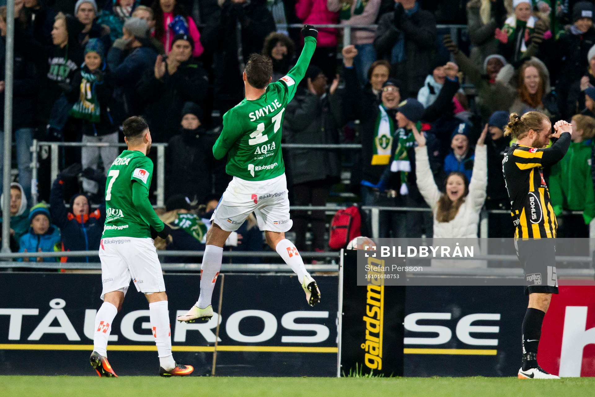 Jönköpings Daryl Smylie jublar