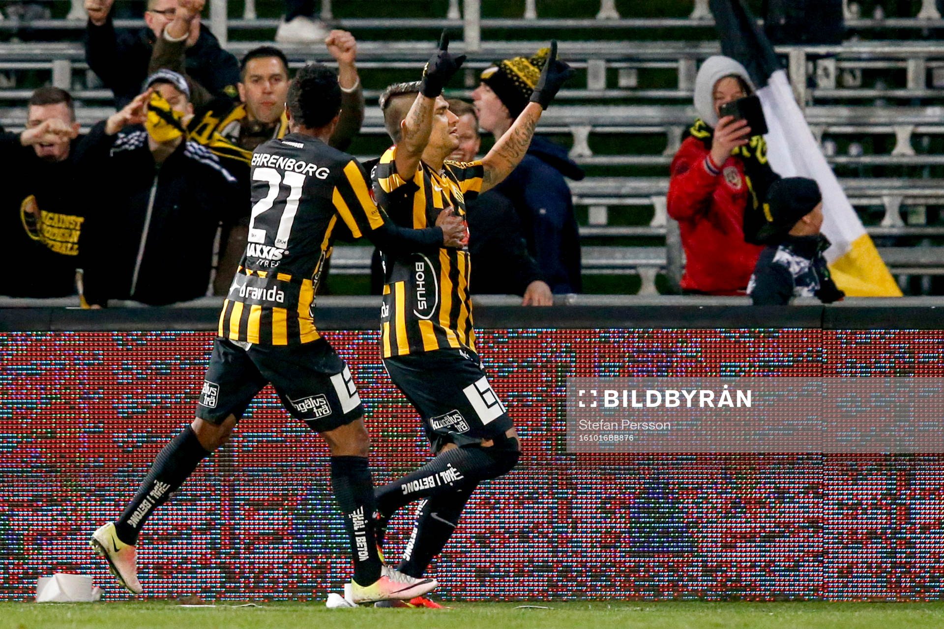 Häckens Paulo de Oliveira jublar