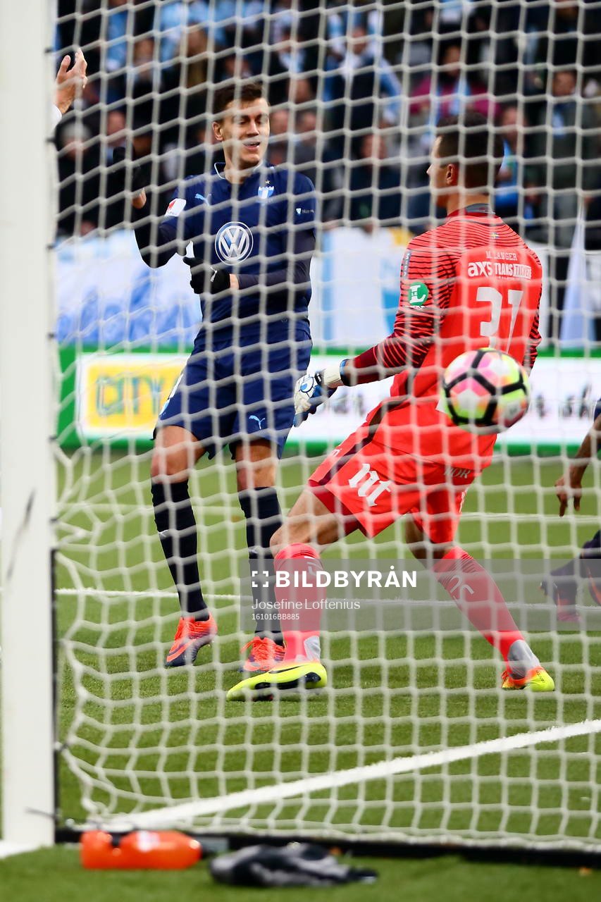 Malmö FFs Alexander Jeremejeff gör mål 1-2 på