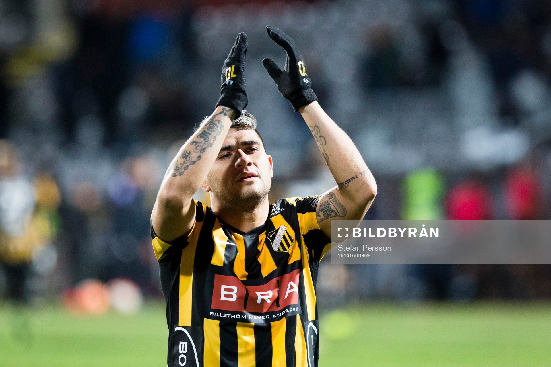 Häckens Paulo de Oliveira jublar
