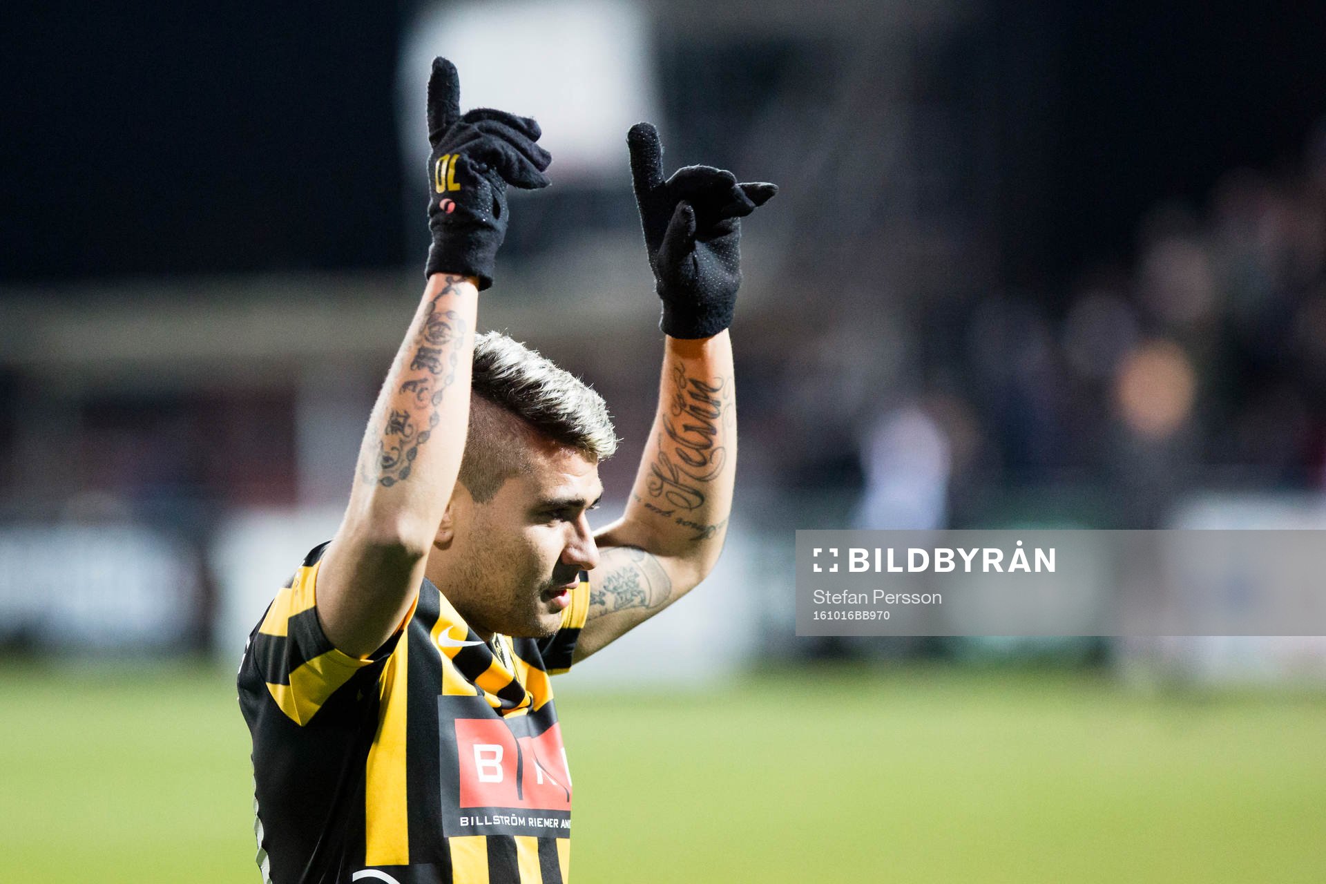 Häckens Paulo de Oliveira jublar efter fotbollsmatchen i Allsvenskan mellan Jönköping och Häcken den 16 oktober 2016 i Jönköping. 
