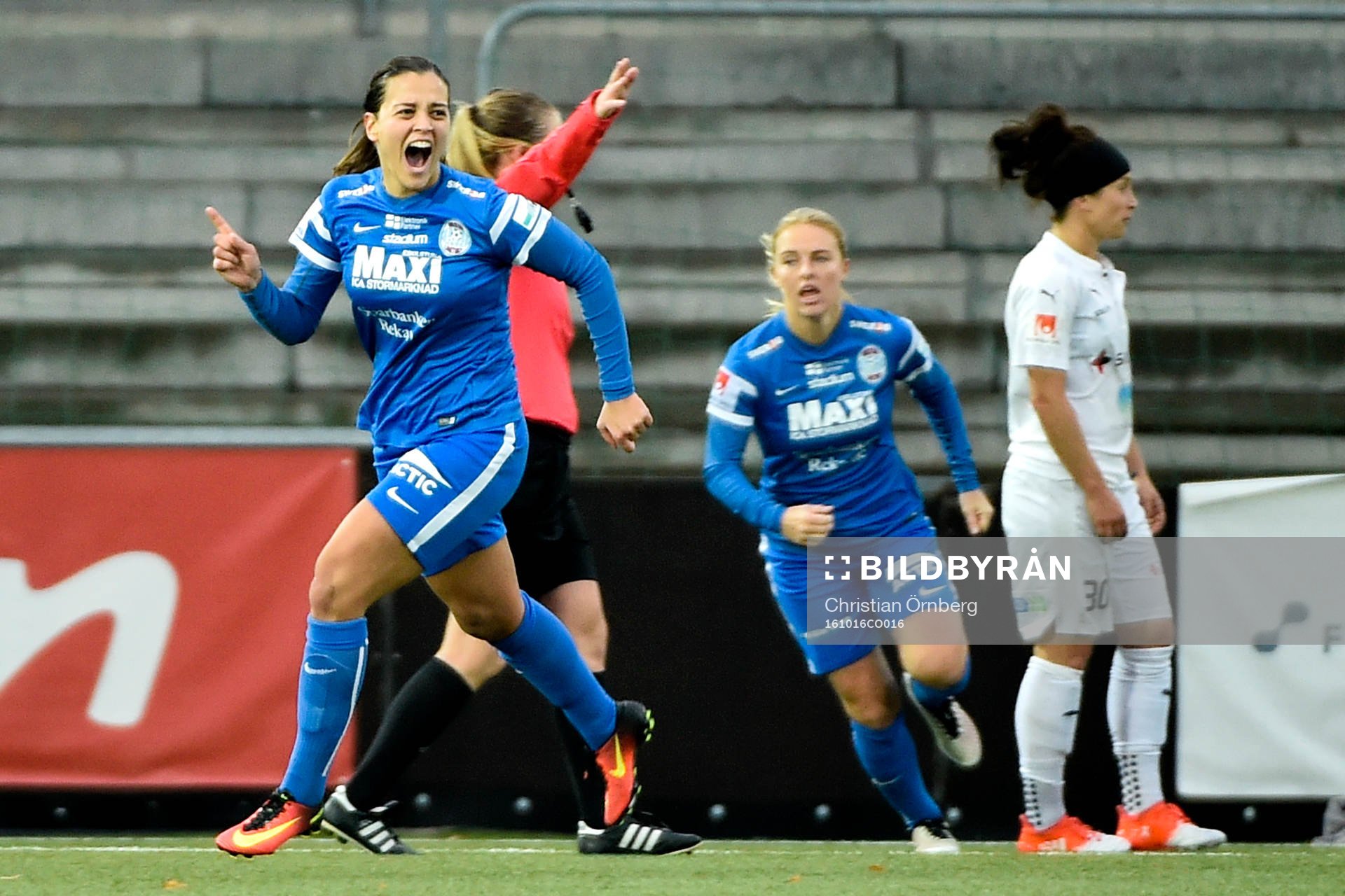 Eskilstunas Marija Banusic jublar efter 0-2 under fotbollsmatchen i Damallsvenskan mellan Rosengård och Eskilstuna den 16 oktober 2016 i Malmö.