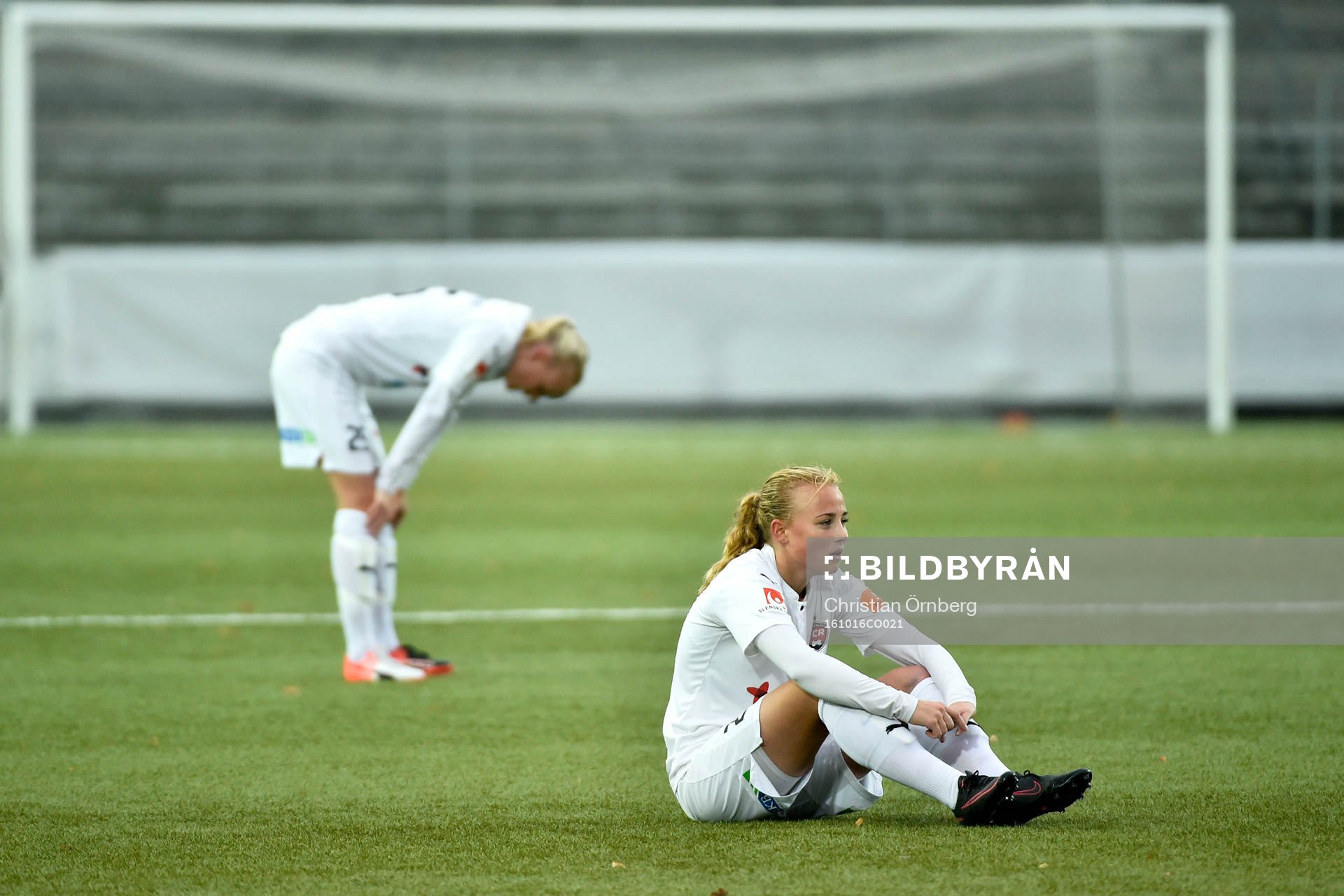 Rosengårds Ebba Wieder och Emma Pennsäter deppar