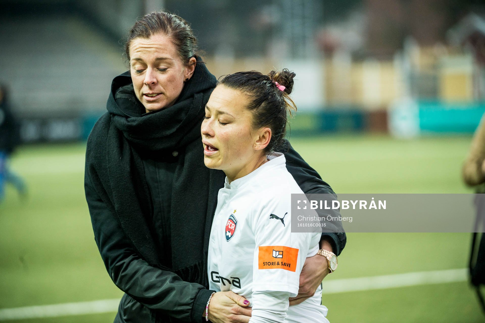 Rosengårds Lotta Schelin och Alexandra Lowe Riley deppar