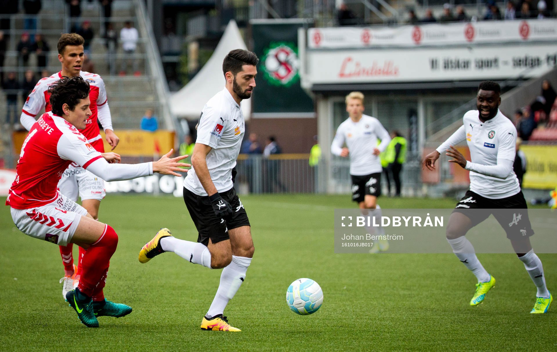 Örebros Nahir Besara och Kalmars Marko Biskupovic