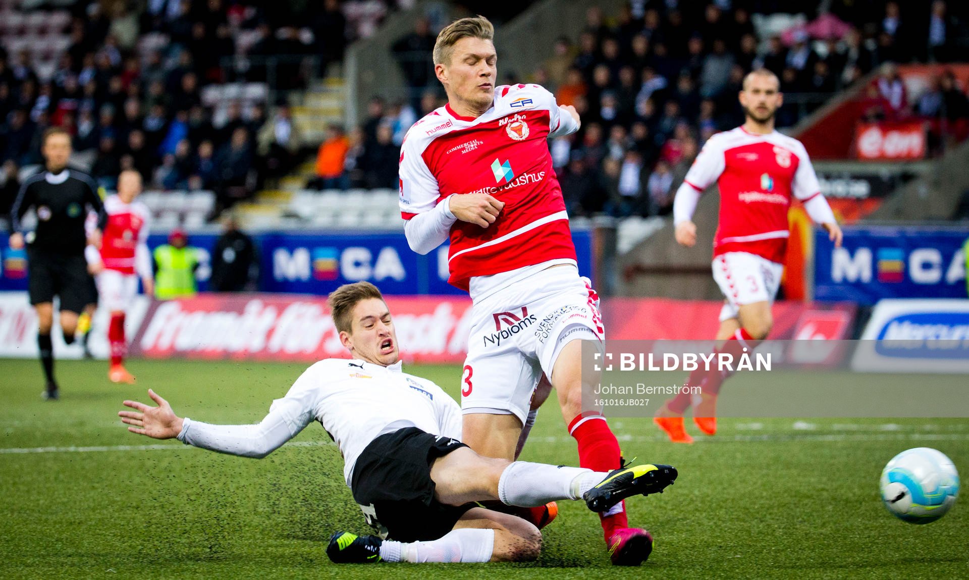 Örebros Victor Sköld gör 2-1 på Kalmars målvakt Ole