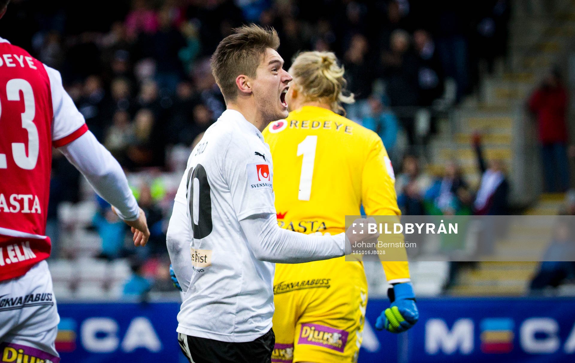 Örebros Victor Sköld jublar
