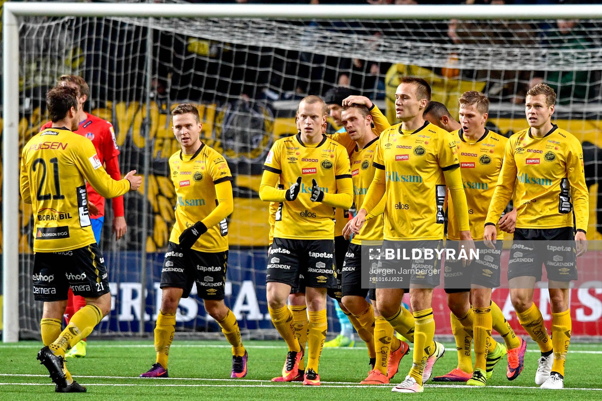 Elfsborgs Viktor Claesson jublar med lagkamraterna