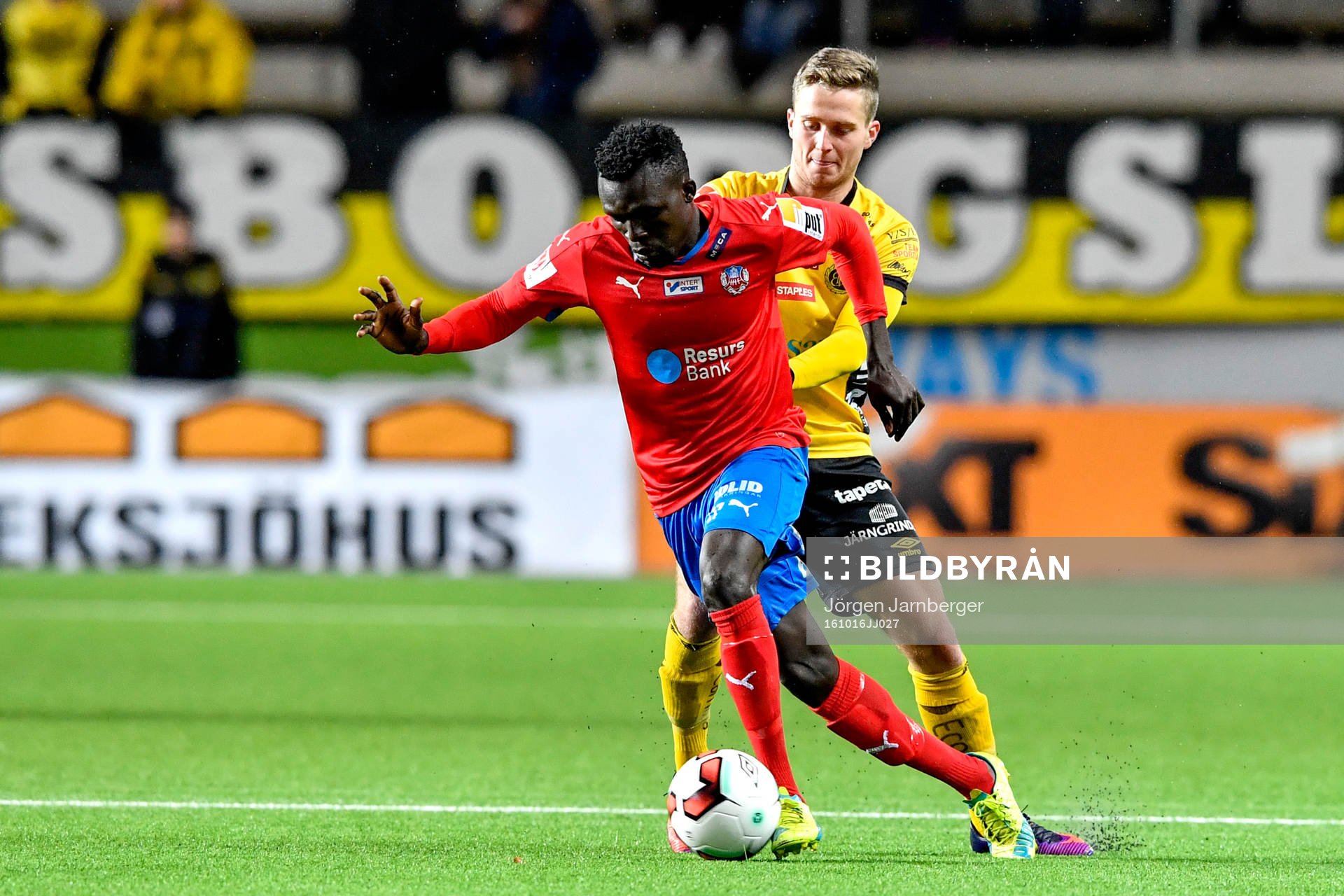 Helsingborgs Lalawélé Atakora och Elfsborgs Adam Lundqvist