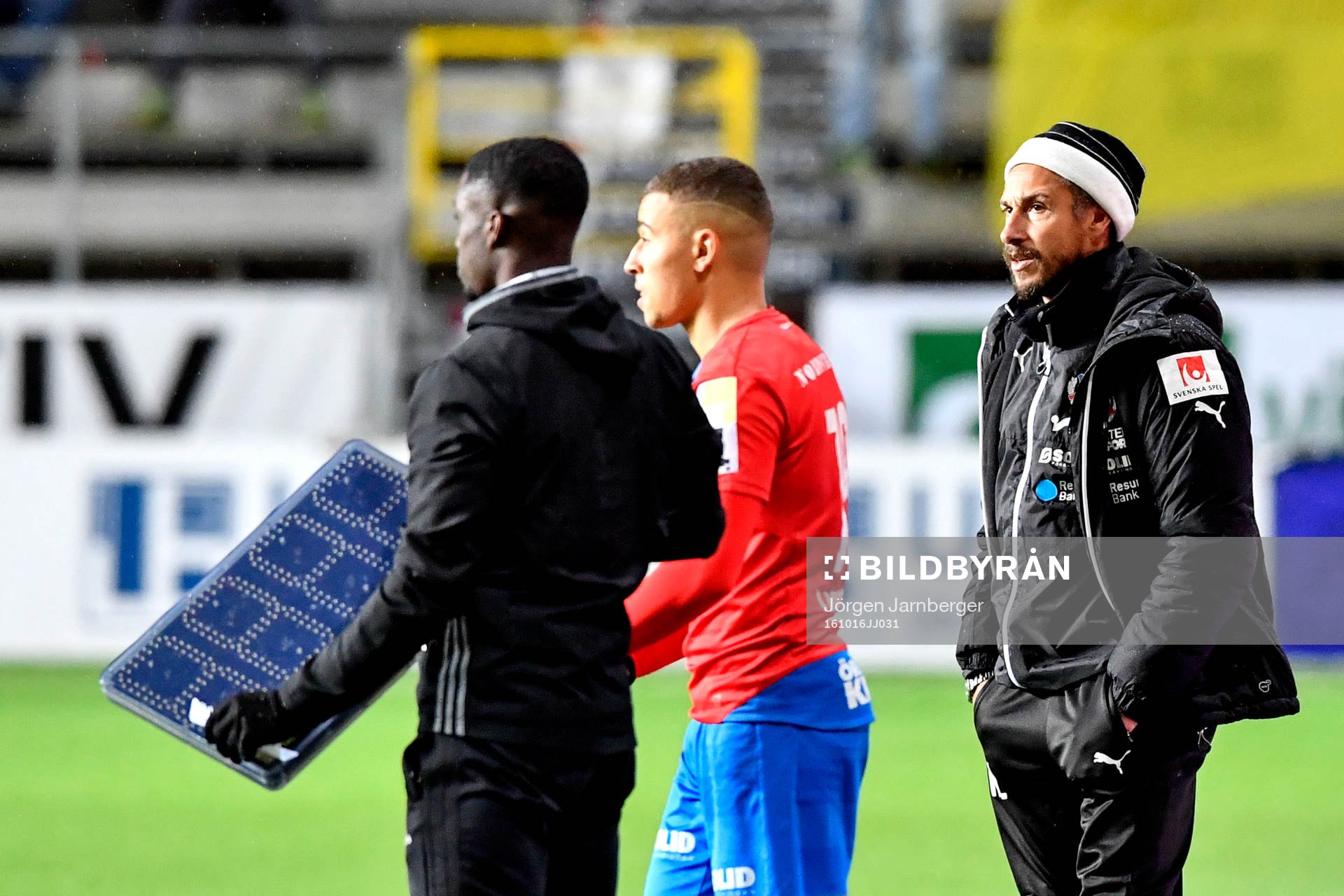 Helsingborgs Jordan Larsson byts in av manager Henrik
