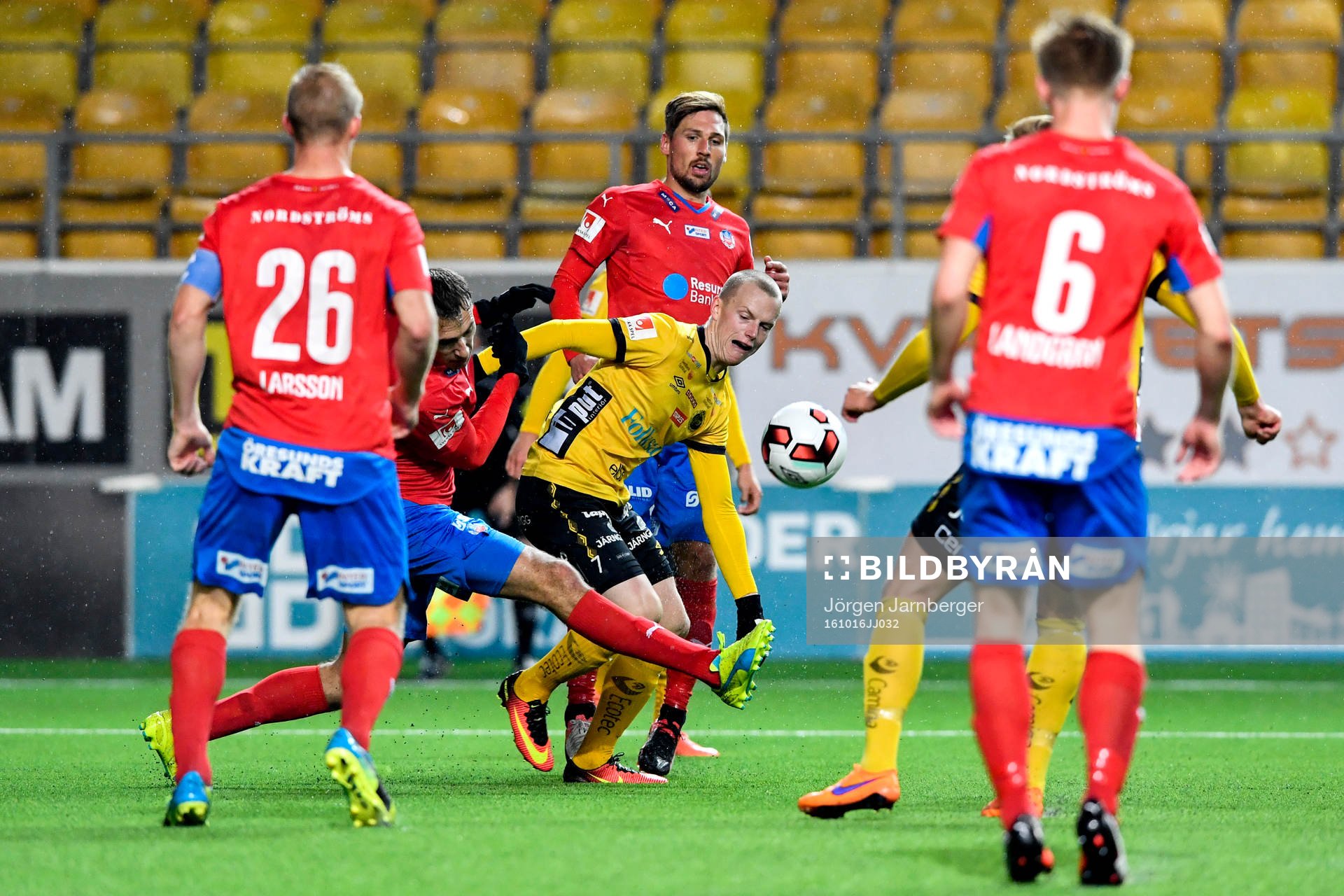 Elfsborgs Daniel Gustavsson under fotbollsmatchen i Allsvenskan mellan Elfsborg och Helsingborg den 16 oktober 2016 i BORÅS.