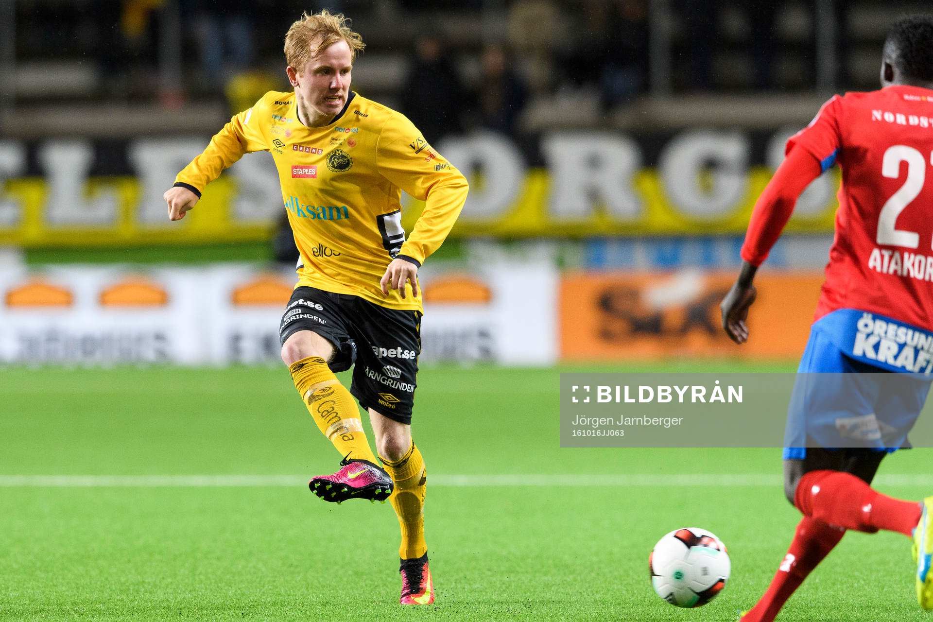 Elfsborgs Simon Lundevall nder fotbollsmatchen i
