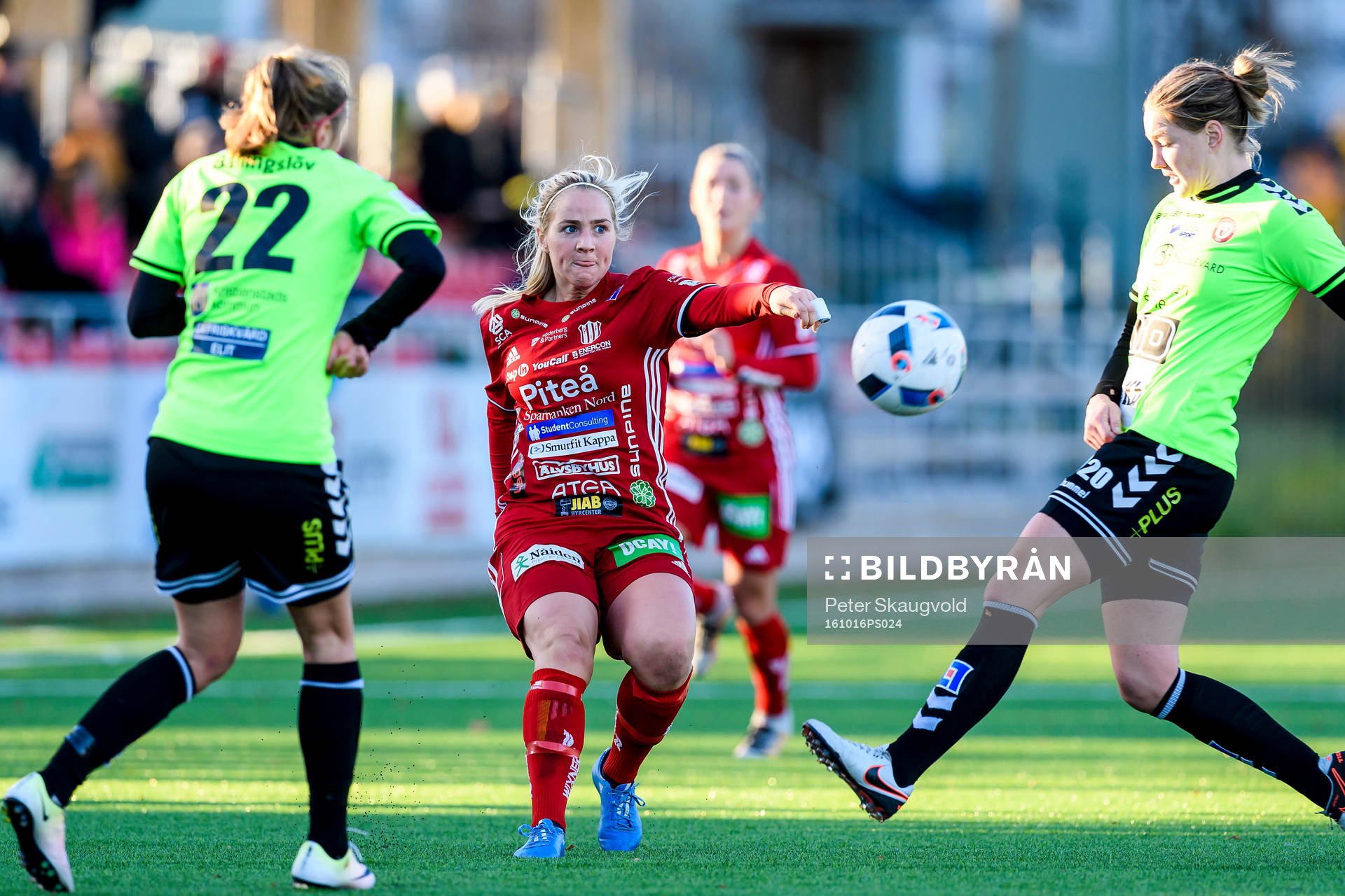 Piteås Irma Helin med bollen