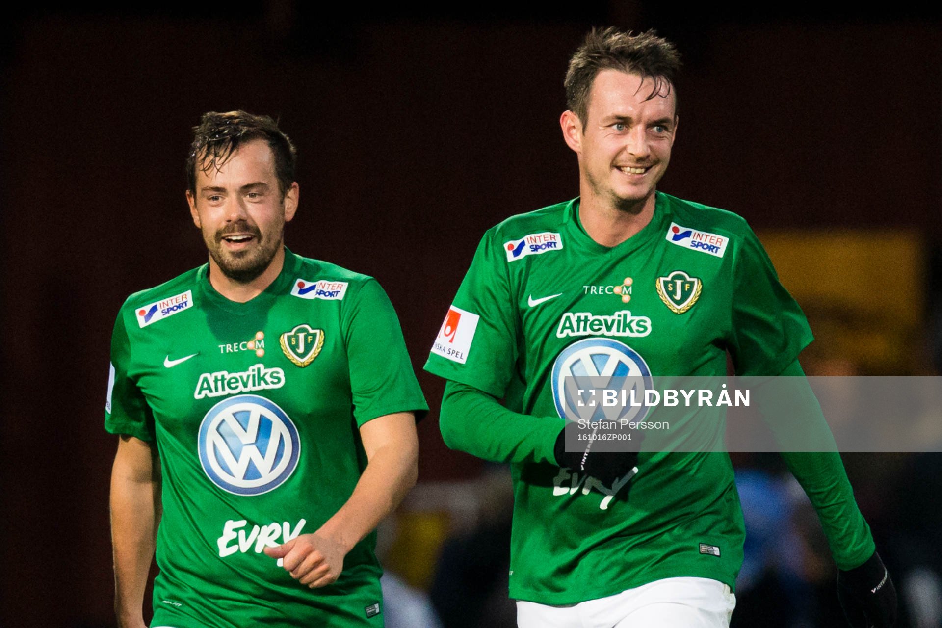 Jönköpings Fredric Fendrich och Daryl Smylie jublar