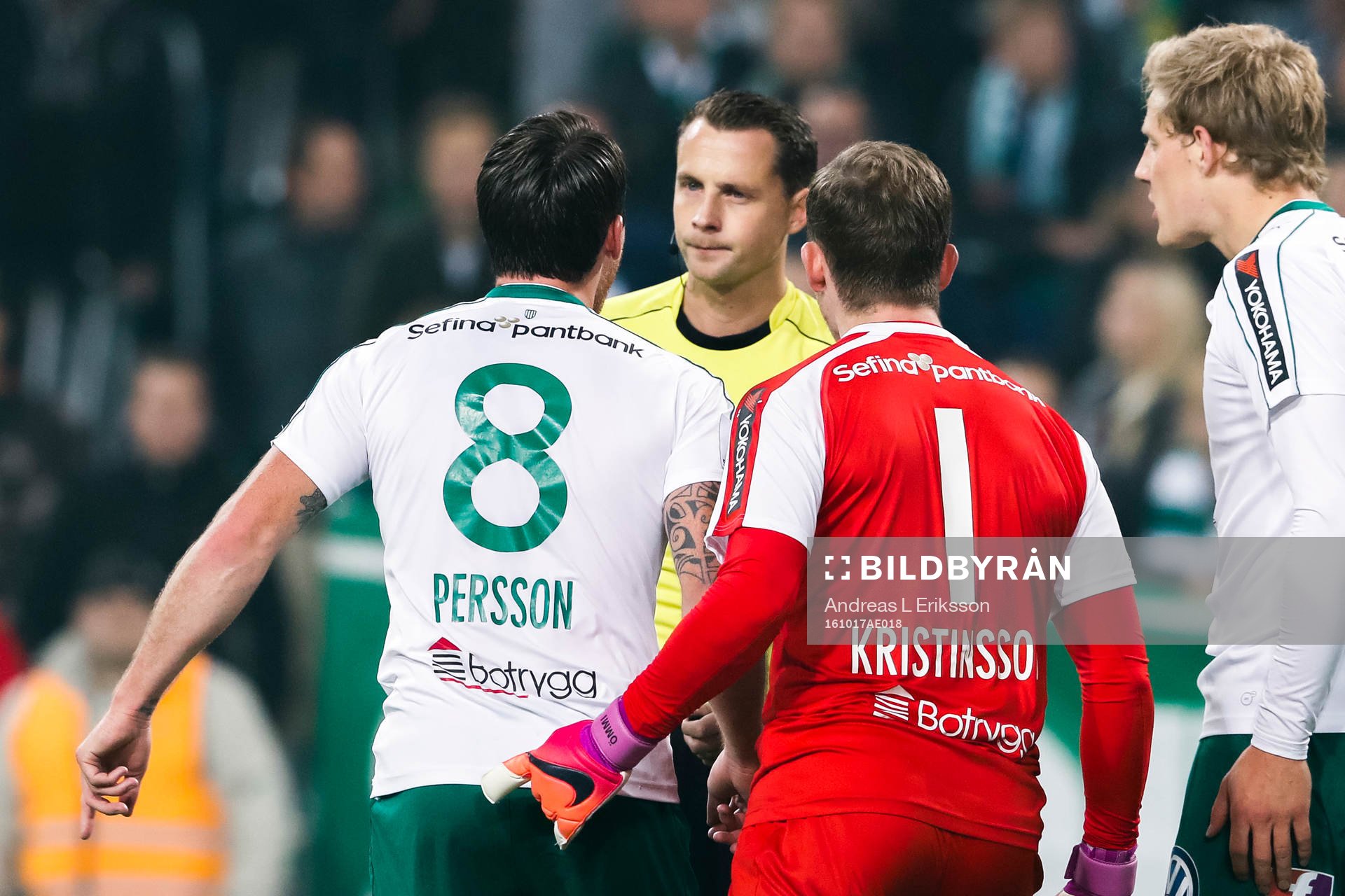 Hammarbys Johan Persson , målvakt Ögmundur Kristinsson