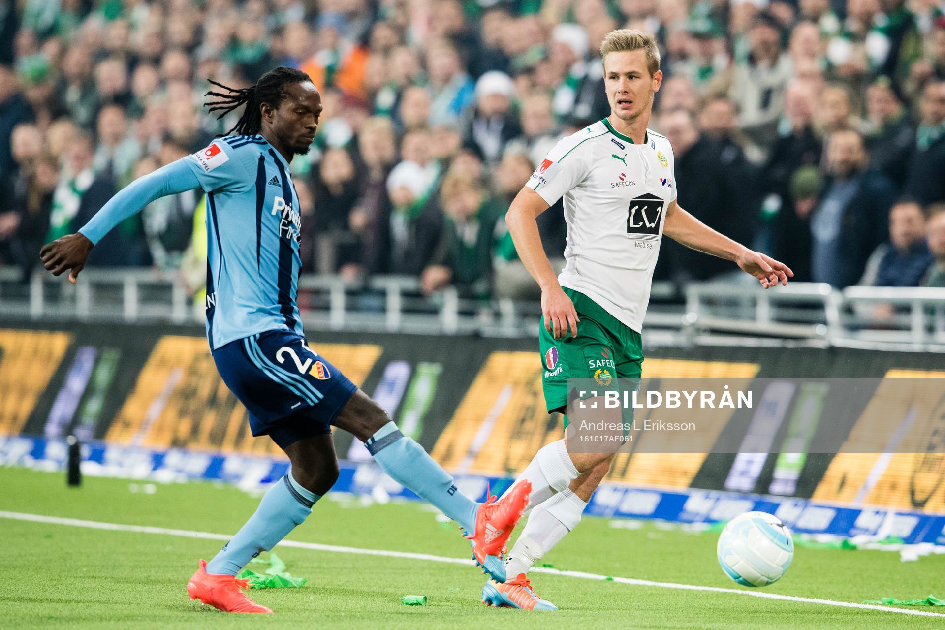 Djurgårdens Kebba Ceesay och Hammarbys Erik Israelsson