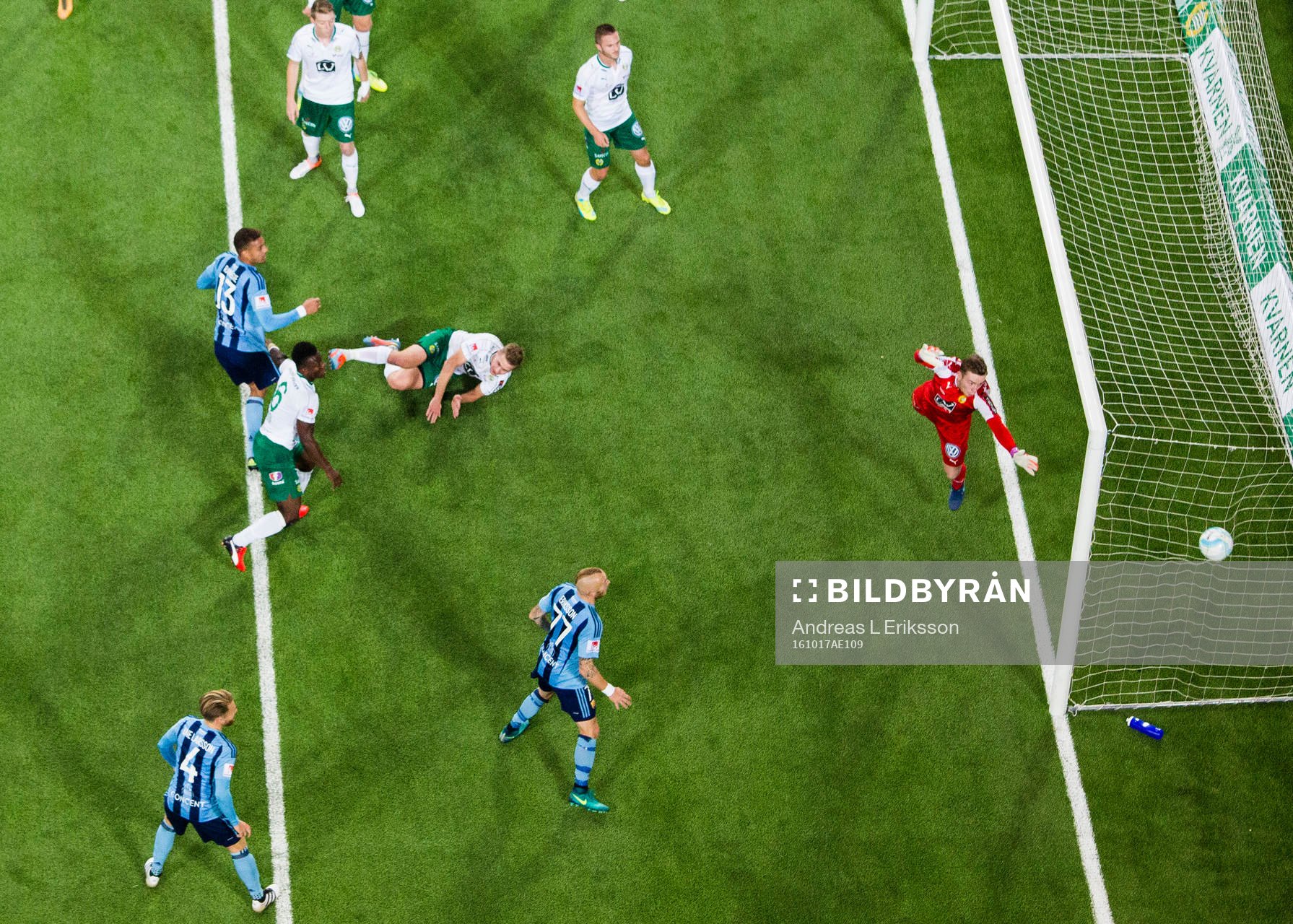 Djurgårdens Mathias Ranegie nickar in 0-2 för Djurgården