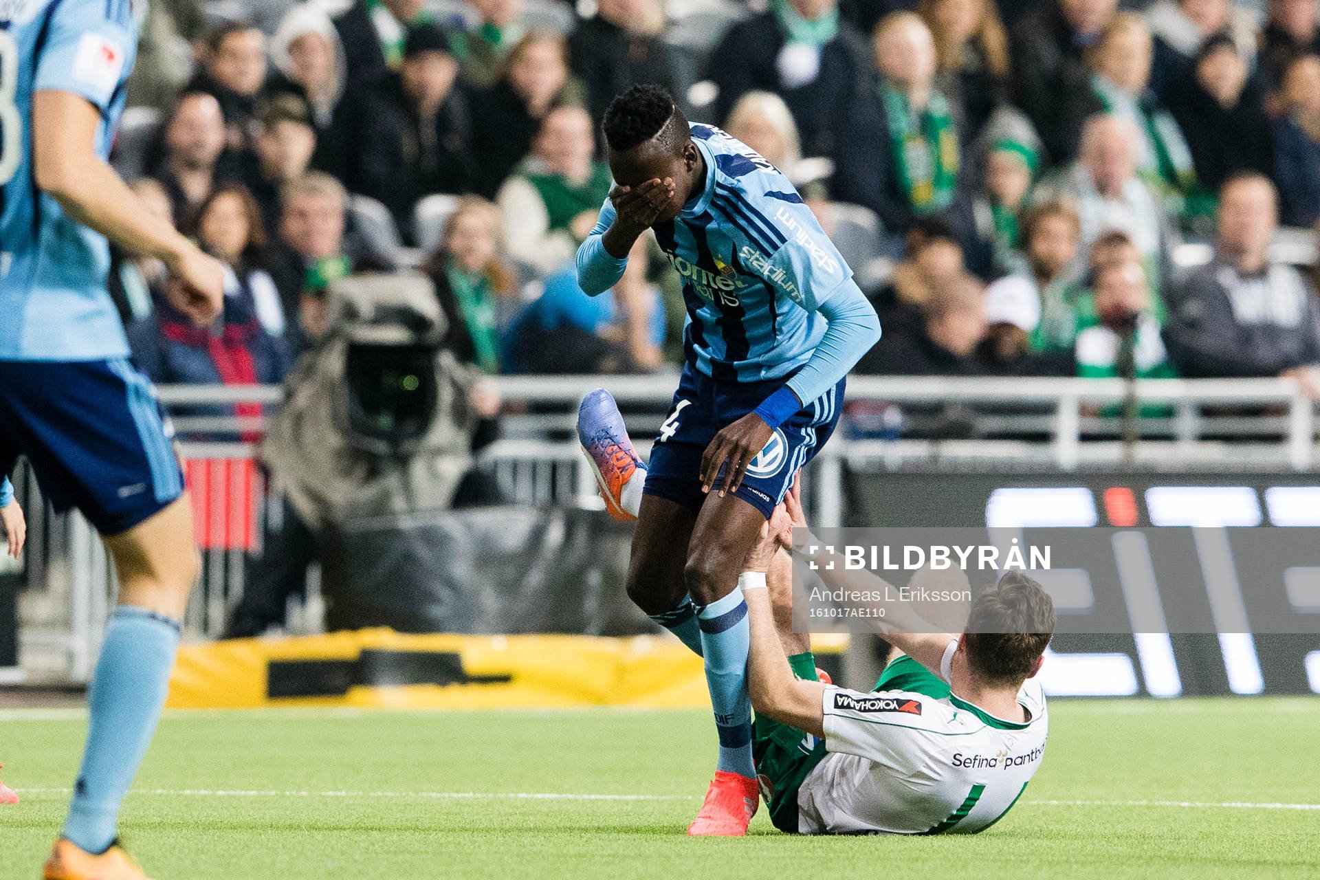 Djurgårdens Philana Tinotenda Kadewere tar sig för