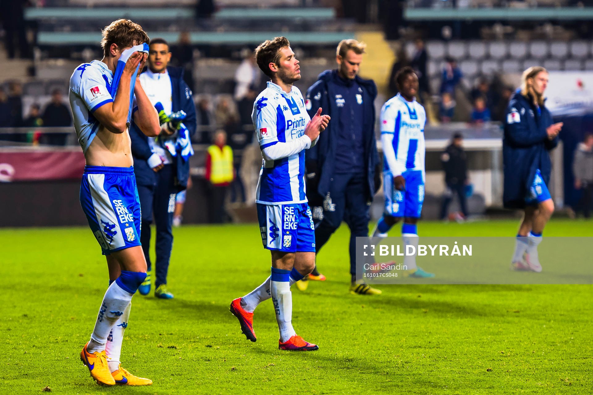 IFK Göteborgs Thomas Rogne och Emil Salomonsson deppar