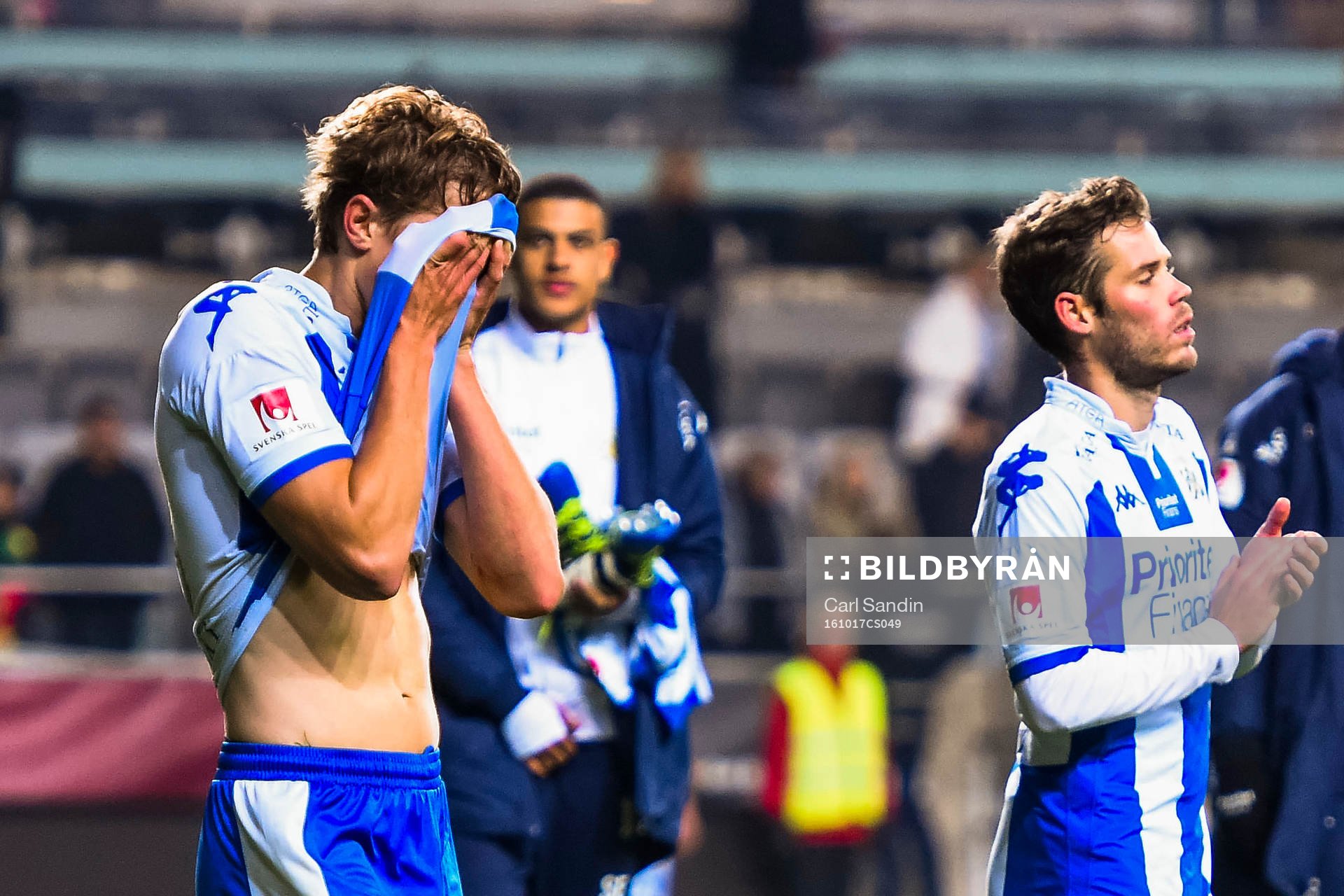 IFK Göteborgs Thomas Rogne och Emil Salomonsson deppar