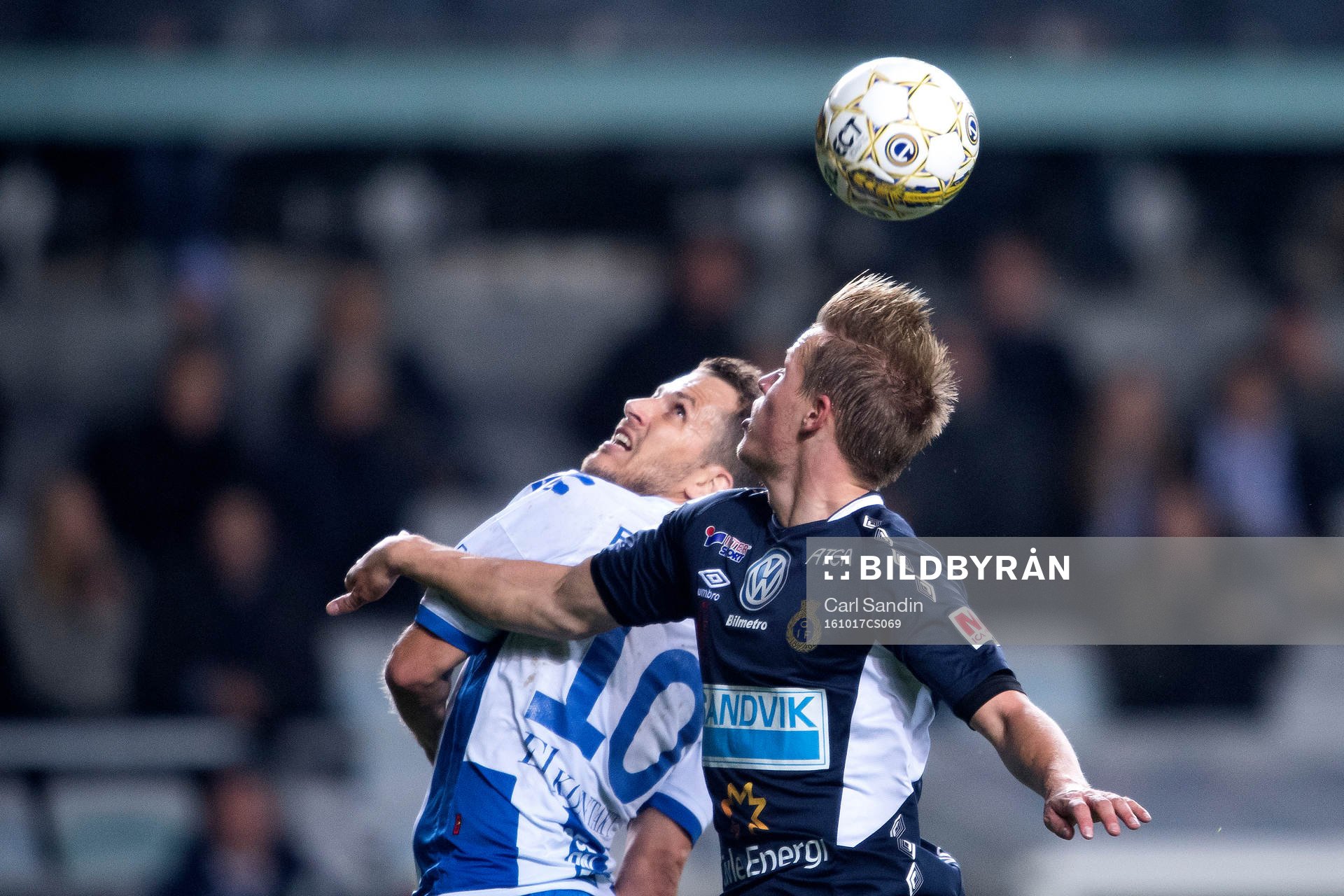 IFK Göteborgs Tobias Hysén i nickduell med Gefles Martin