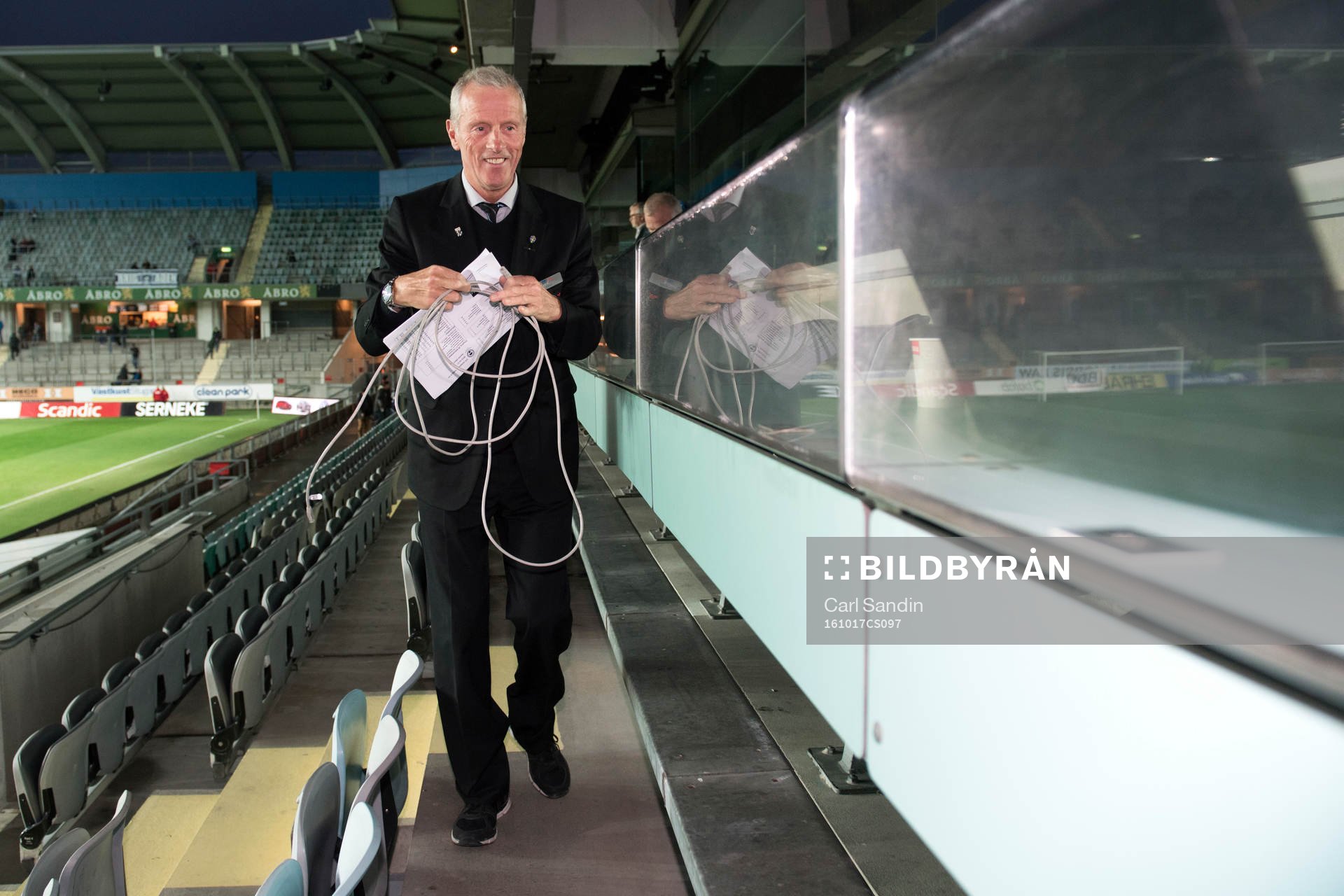 Pressvärd Göran Andersson hjälper journalisterna