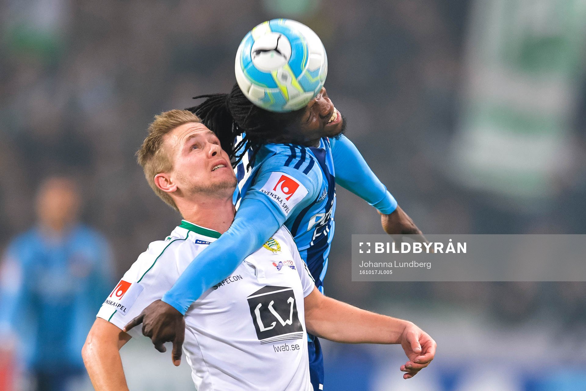 Hammarbys Erik Israelsson och Djurgårdens Kebba Ceesay