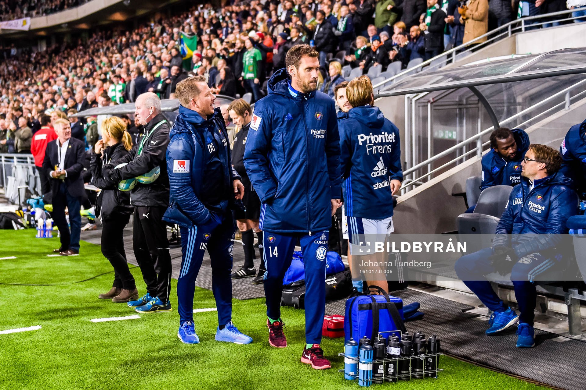 Djurgårdens målvakt Andreas Isaksson lämnar bänken