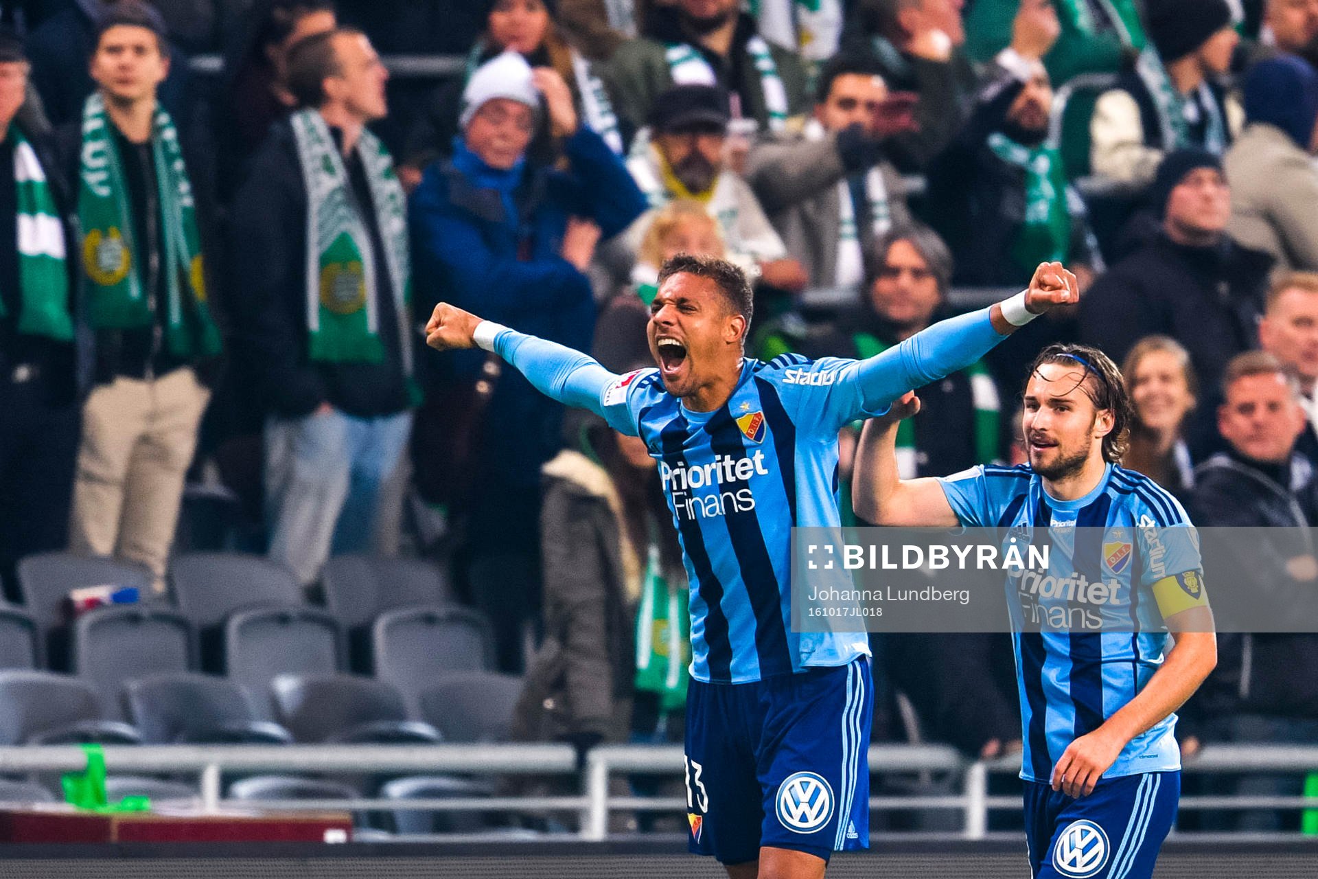 Djurgårdens Mathias Ranegie och Kevin Walker jublar