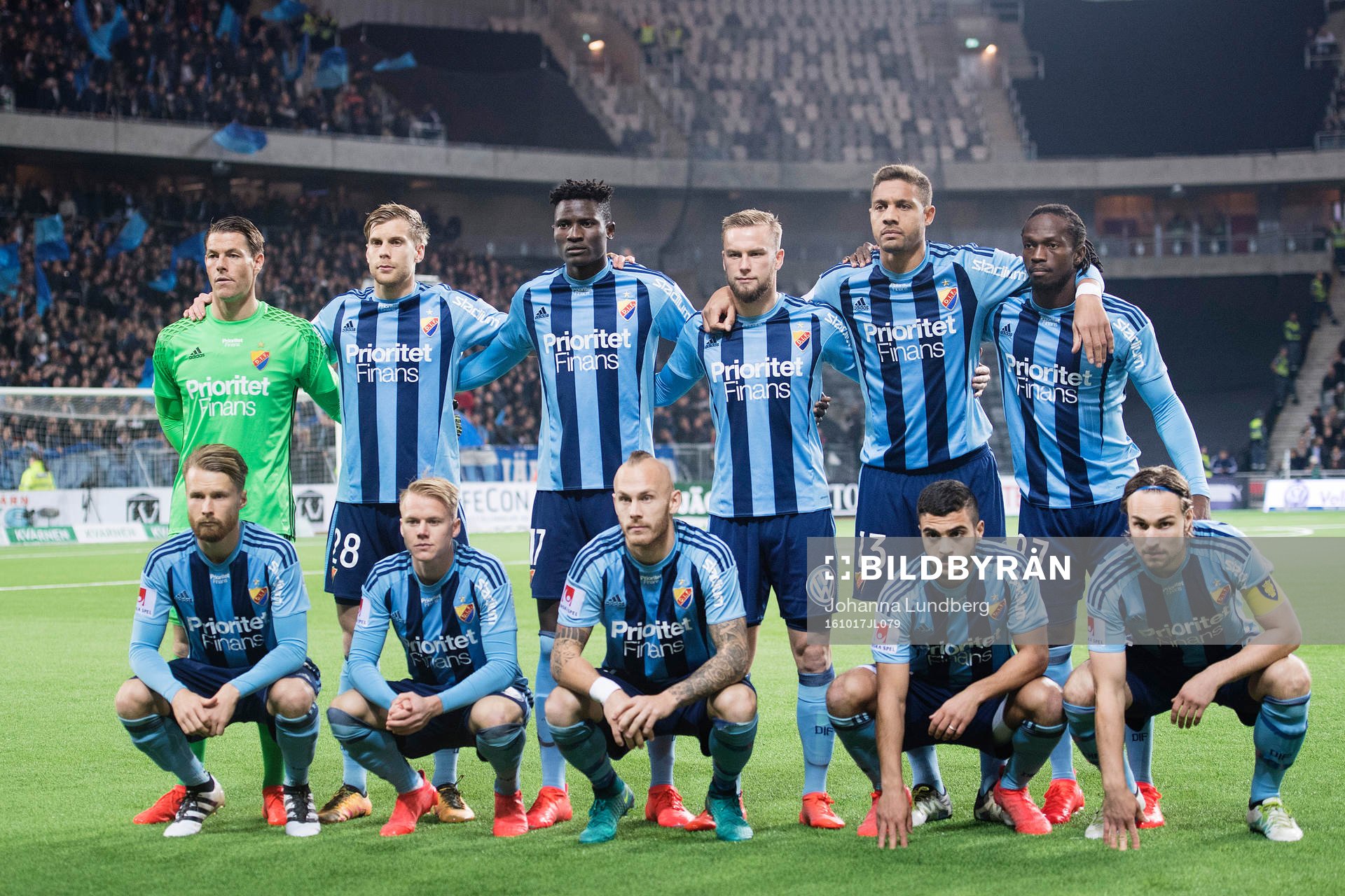 Djurgårdens spelare ställer upp för en lagbild