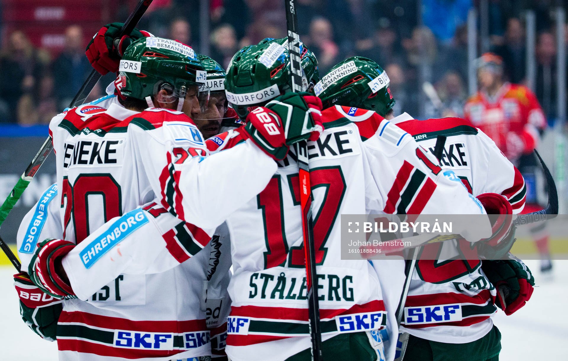 Frölundas Henrik Tömmernes gör 0-1 och jublar med