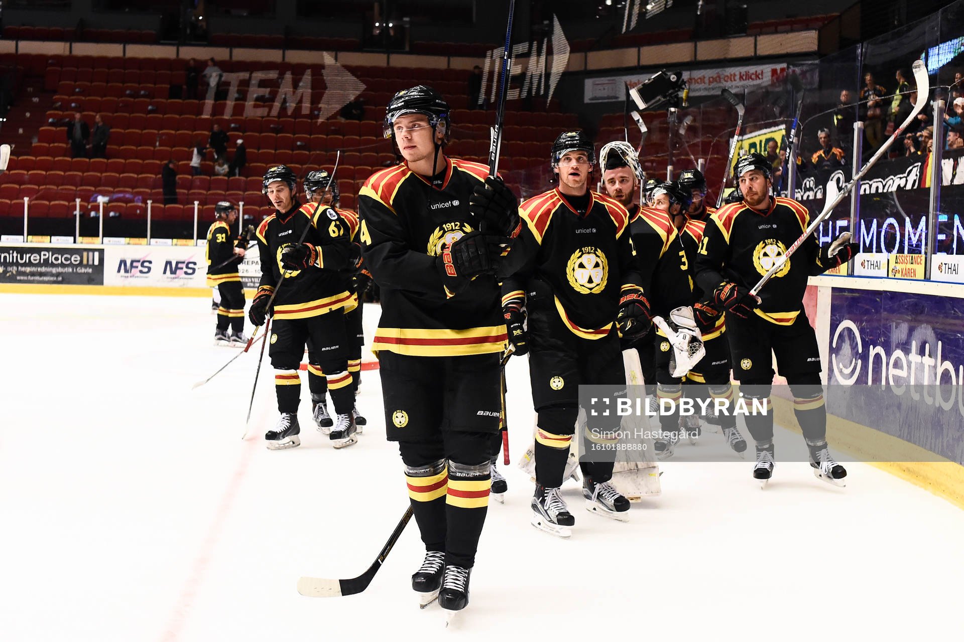 Brynäs spelare tackar publiken
