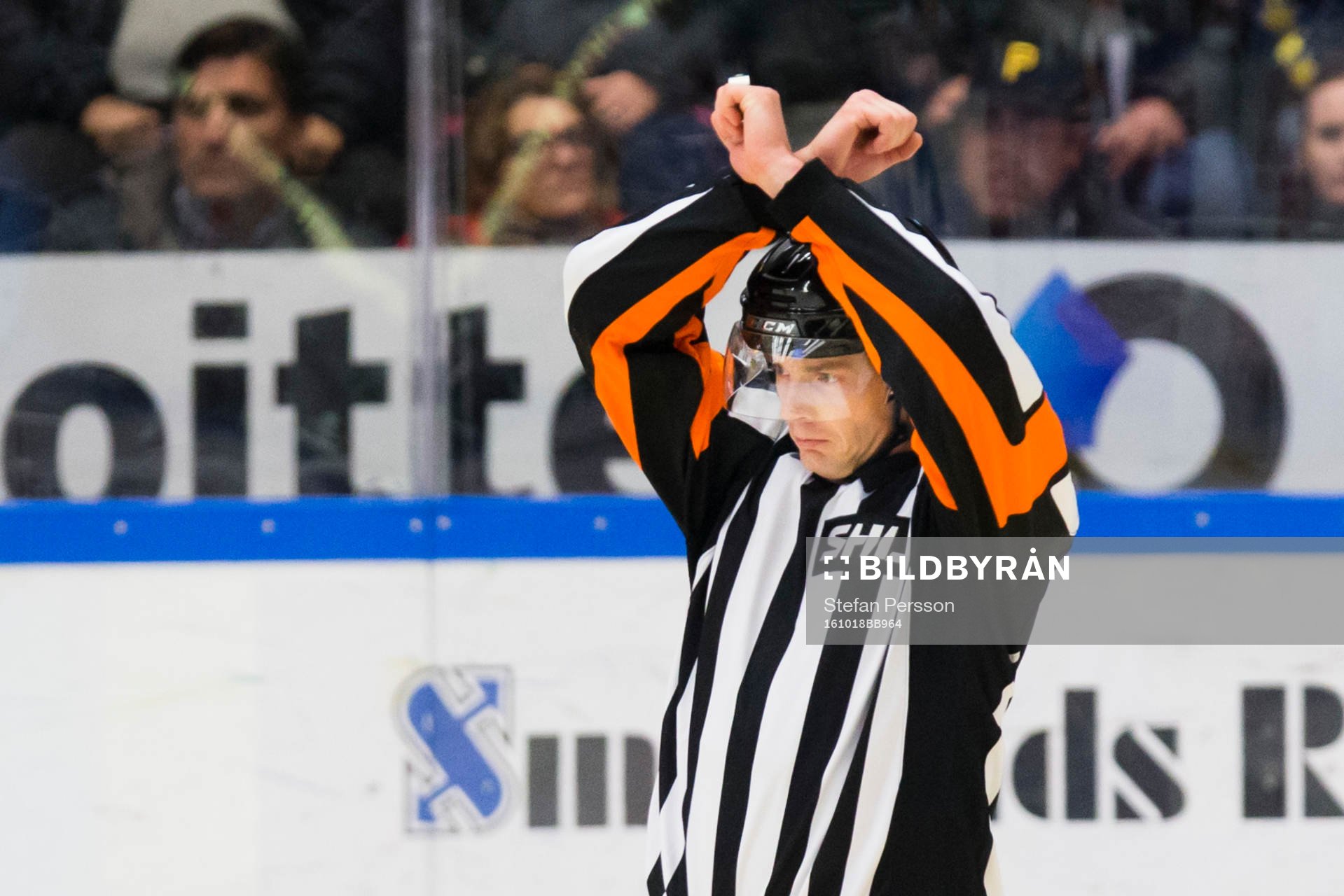 Domaren Mikael Andersson dömmer straff för HV71