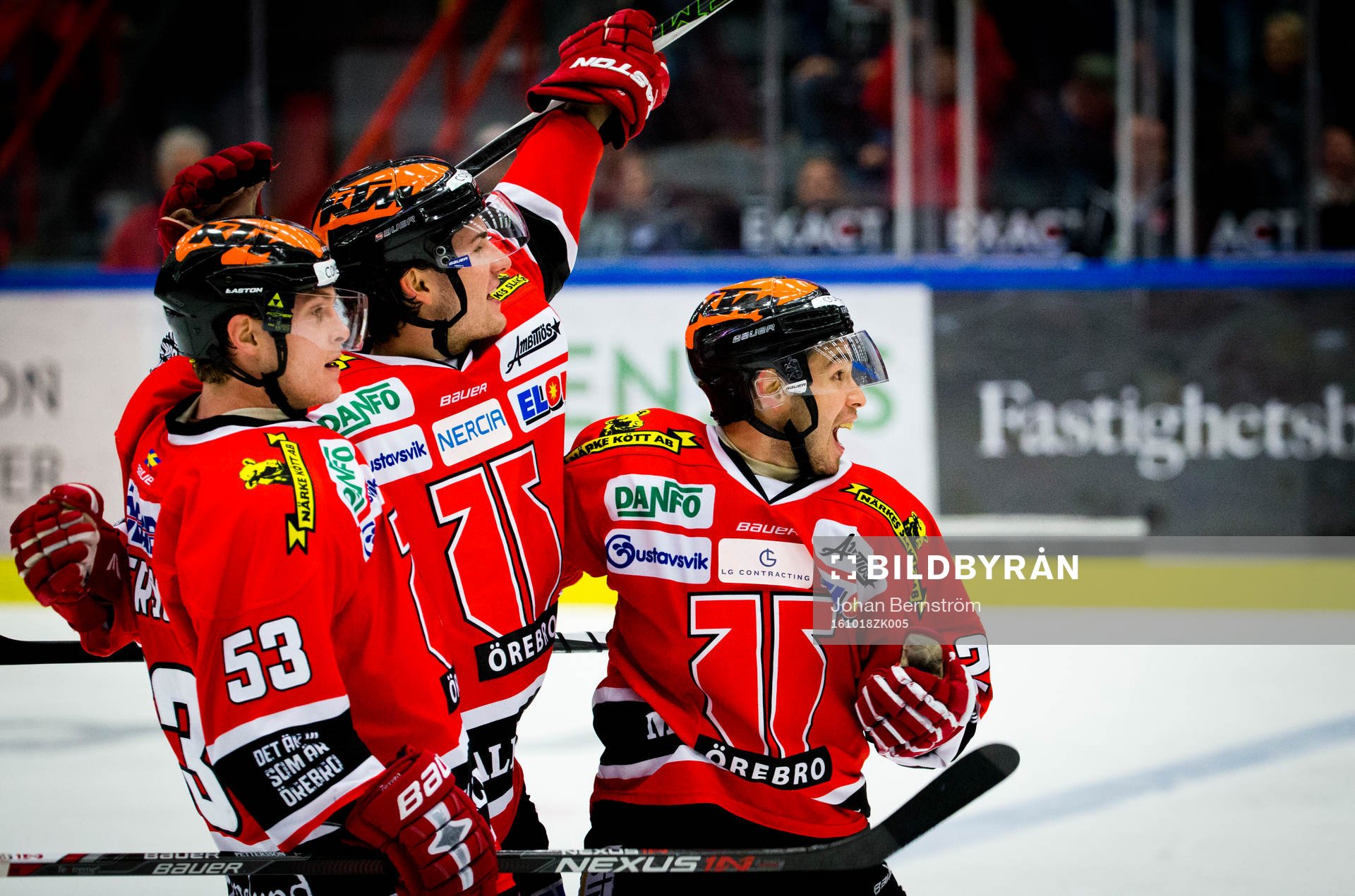 Örebros Petr Zamorsky gör 2-2 och jublar med Bobbo