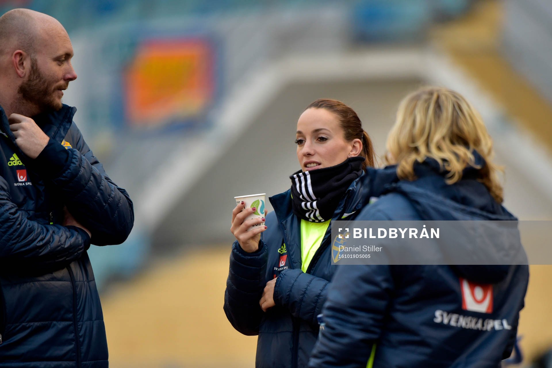 Sveriges Kosovare Asllani står över träningen med det