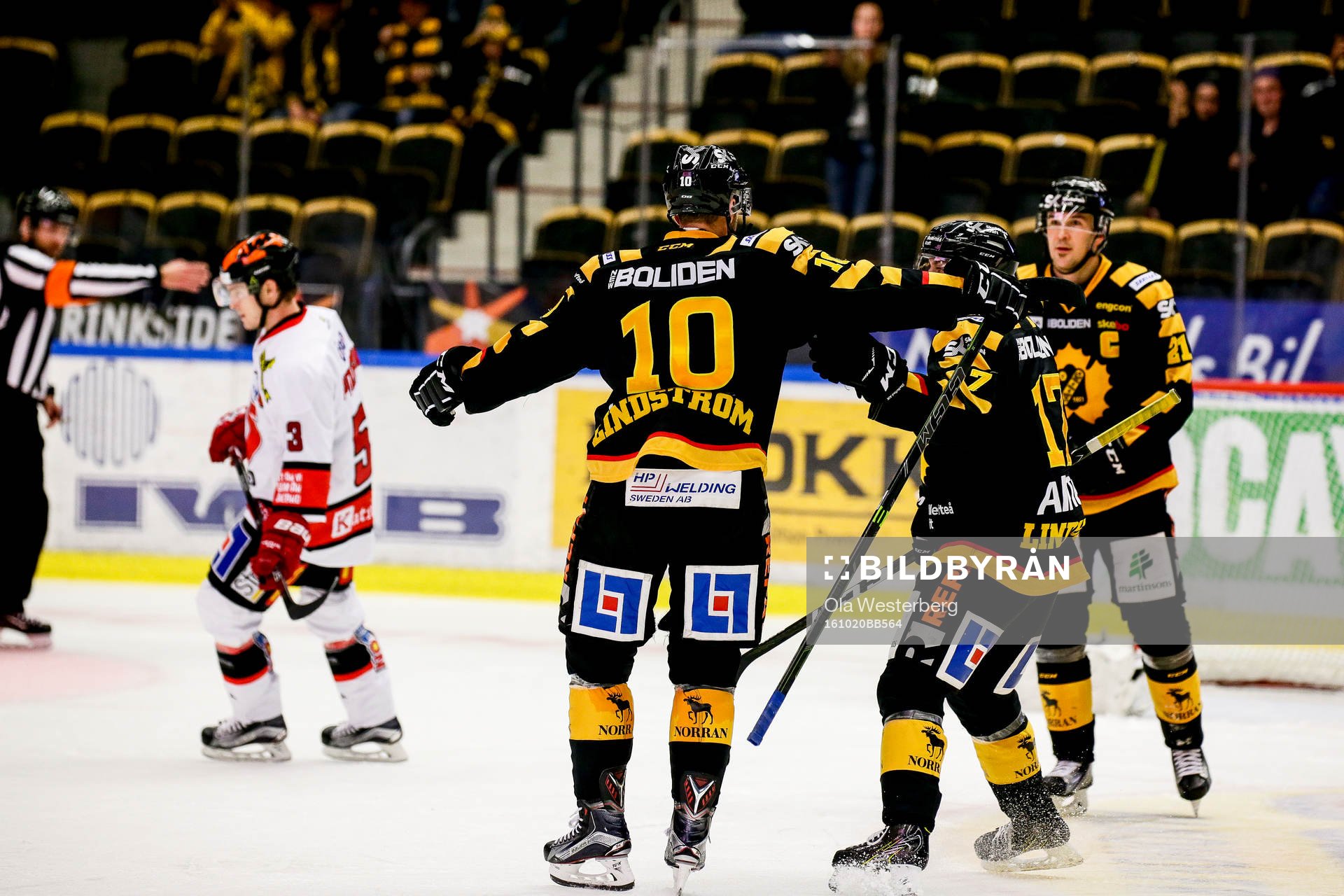 Skellefteås Joakim Lindström jublar