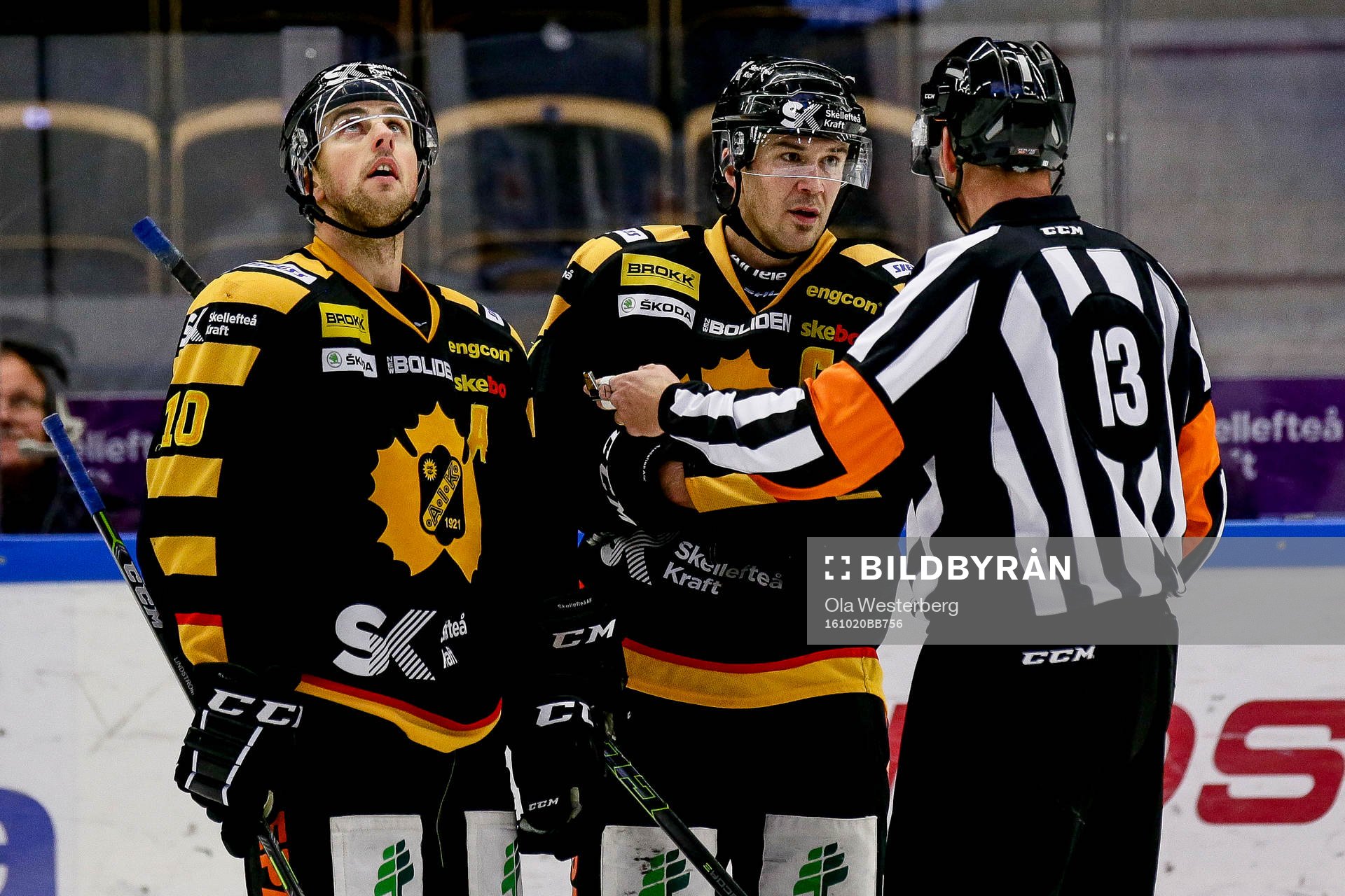 Skellefteås Joakim Lindström och Jimmie Ericsson pratar